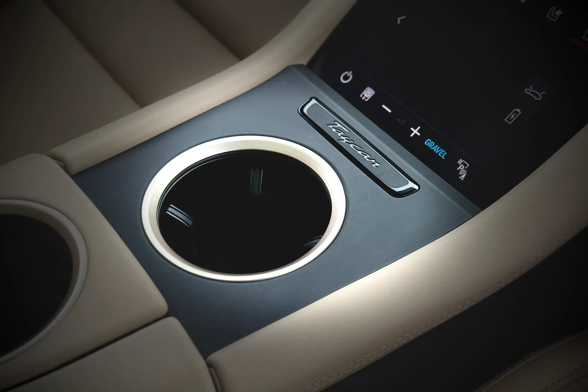 Porsche TAYCAN thumbnail image number 28