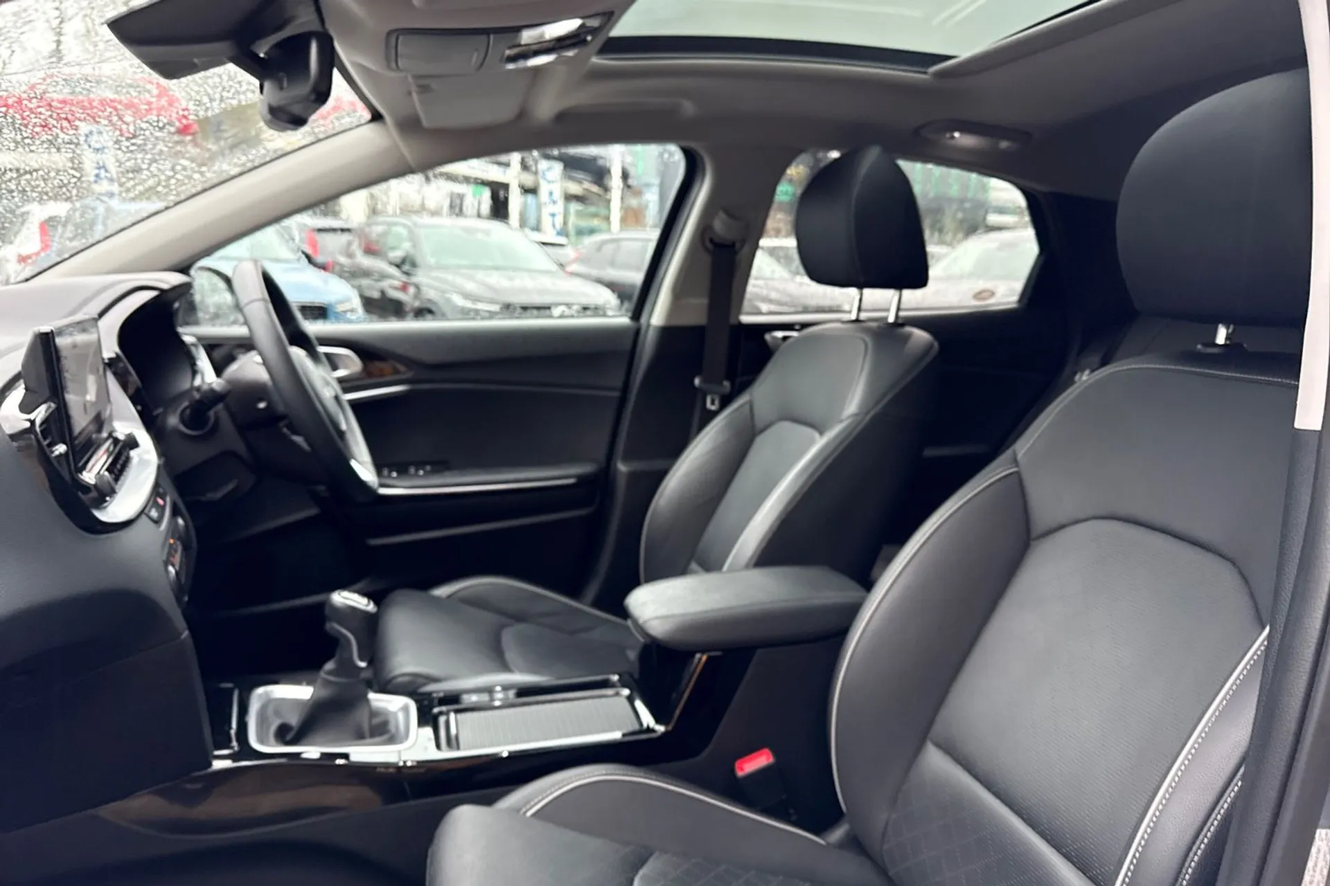 KIA XCEED thumbnail image number 28