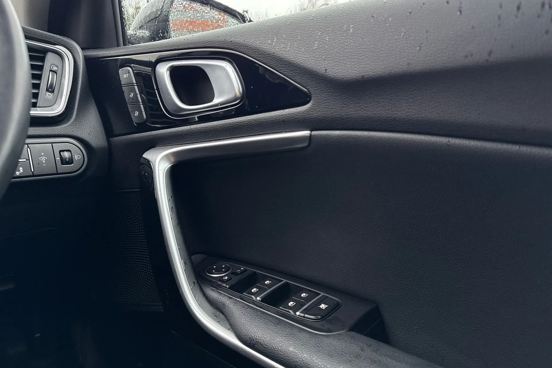 KIA XCEED thumbnail image number 40