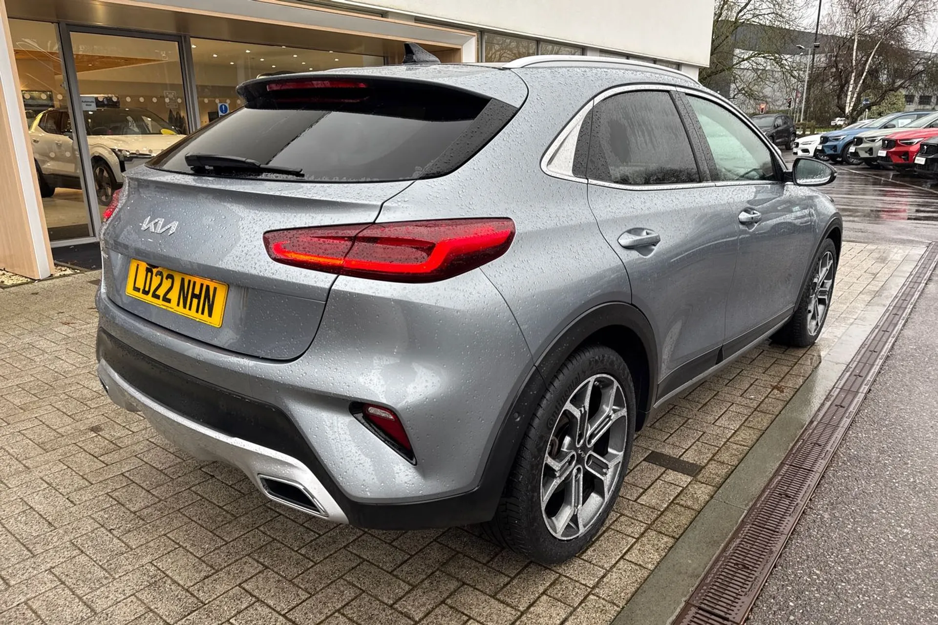 KIA XCEED thumbnail image number 8