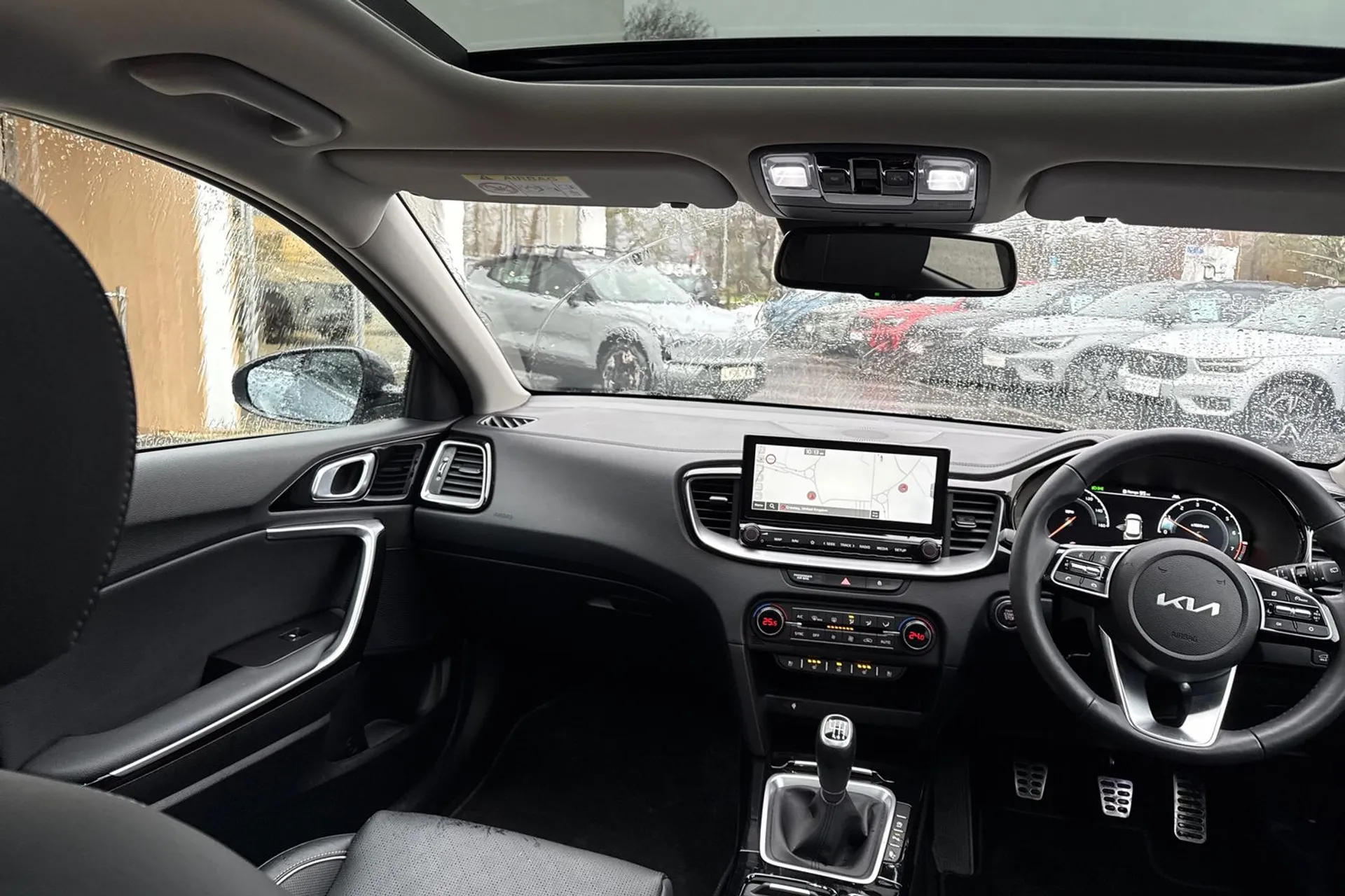 KIA XCEED thumbnail image number 32