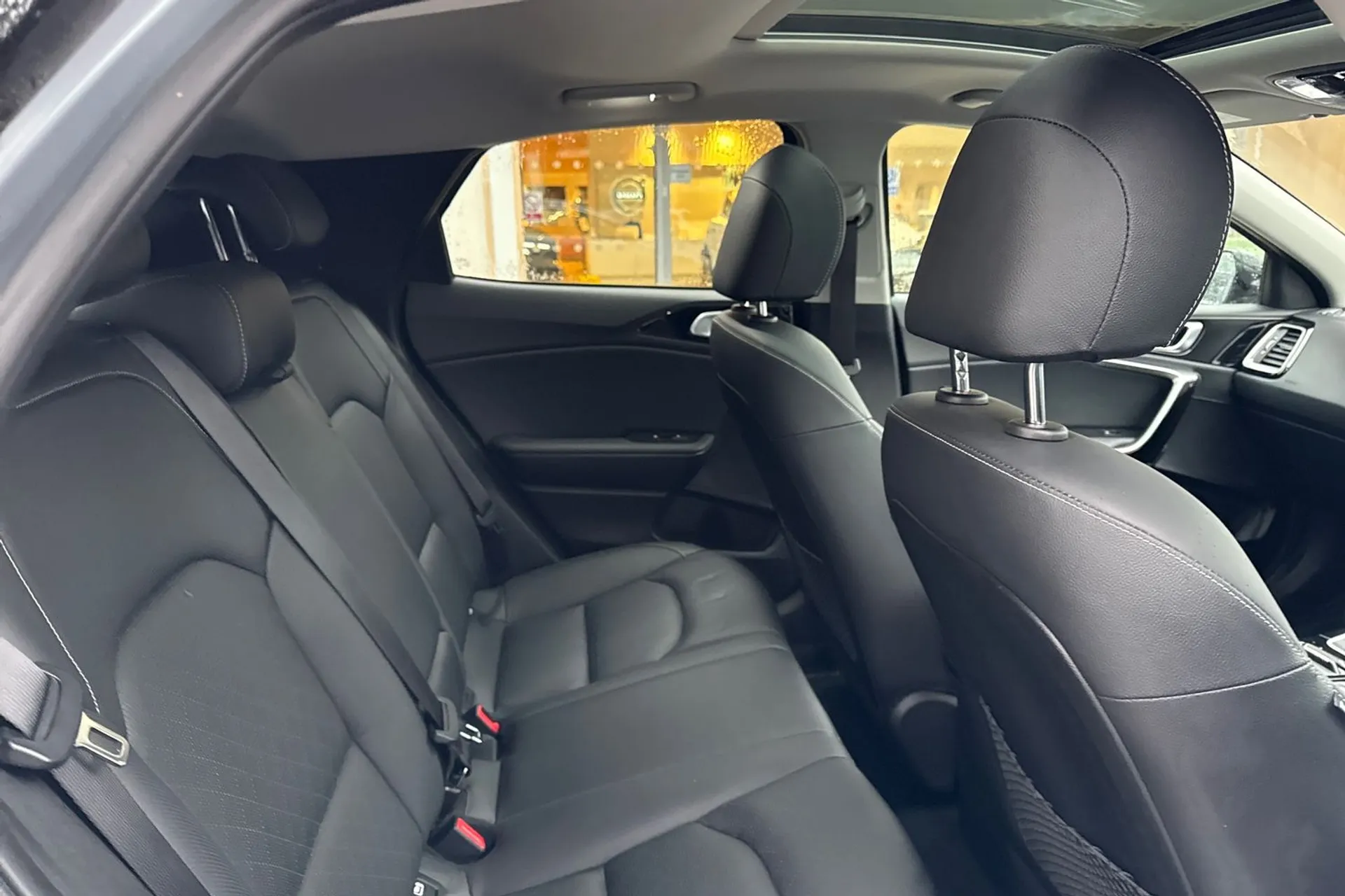 KIA XCEED thumbnail image number 23