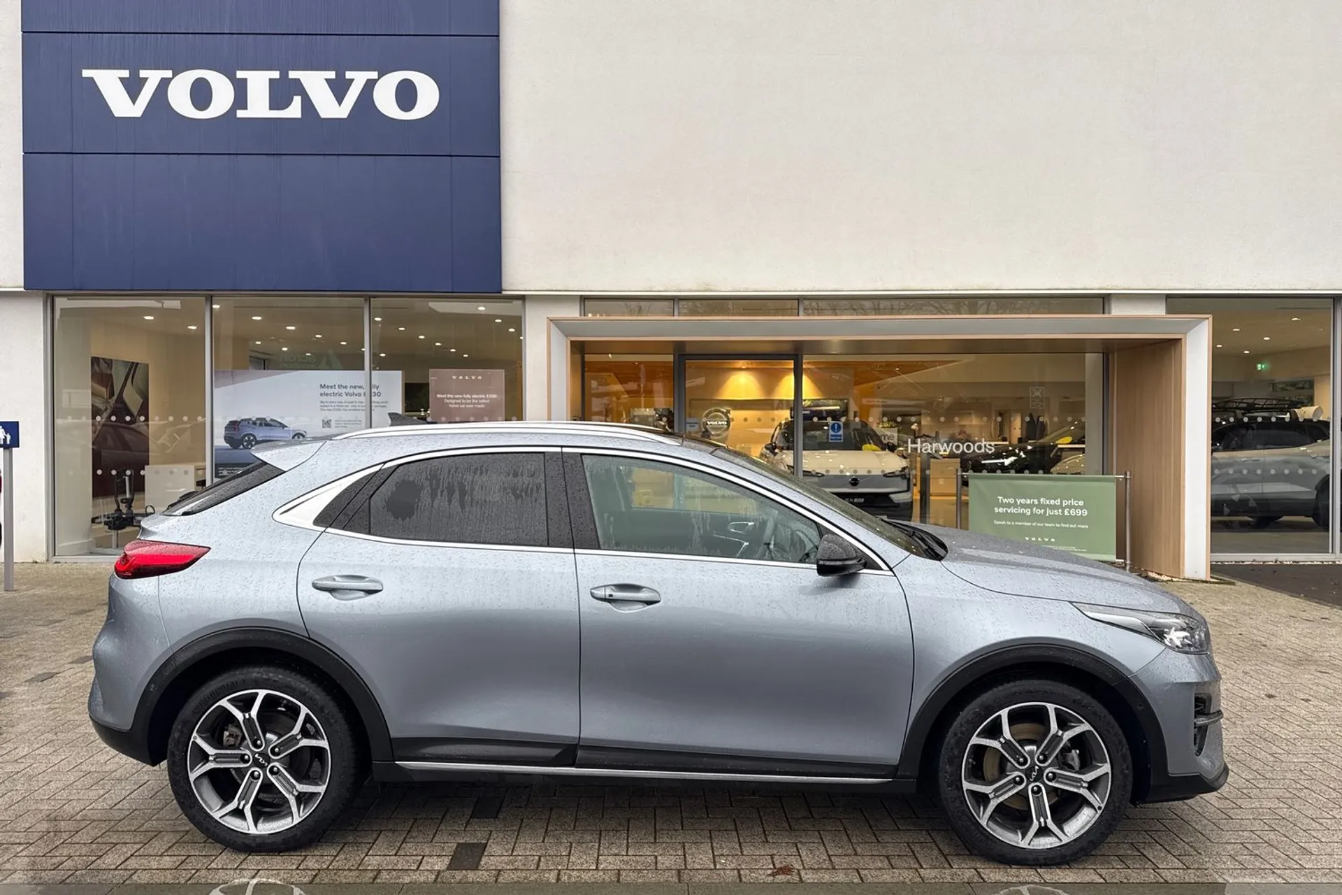 KIA XCEED thumbnail image number 2