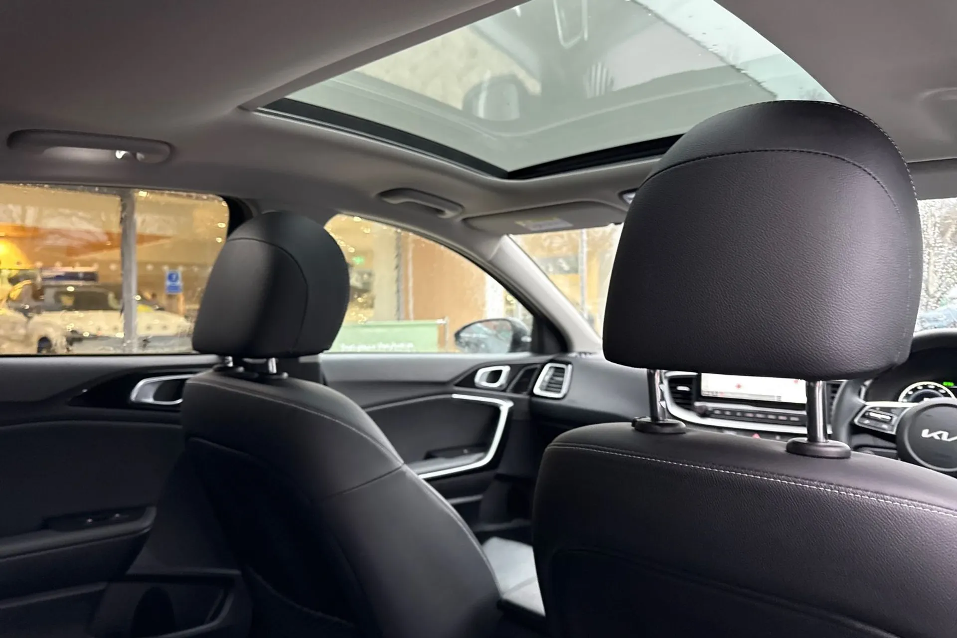 KIA XCEED thumbnail image number 24