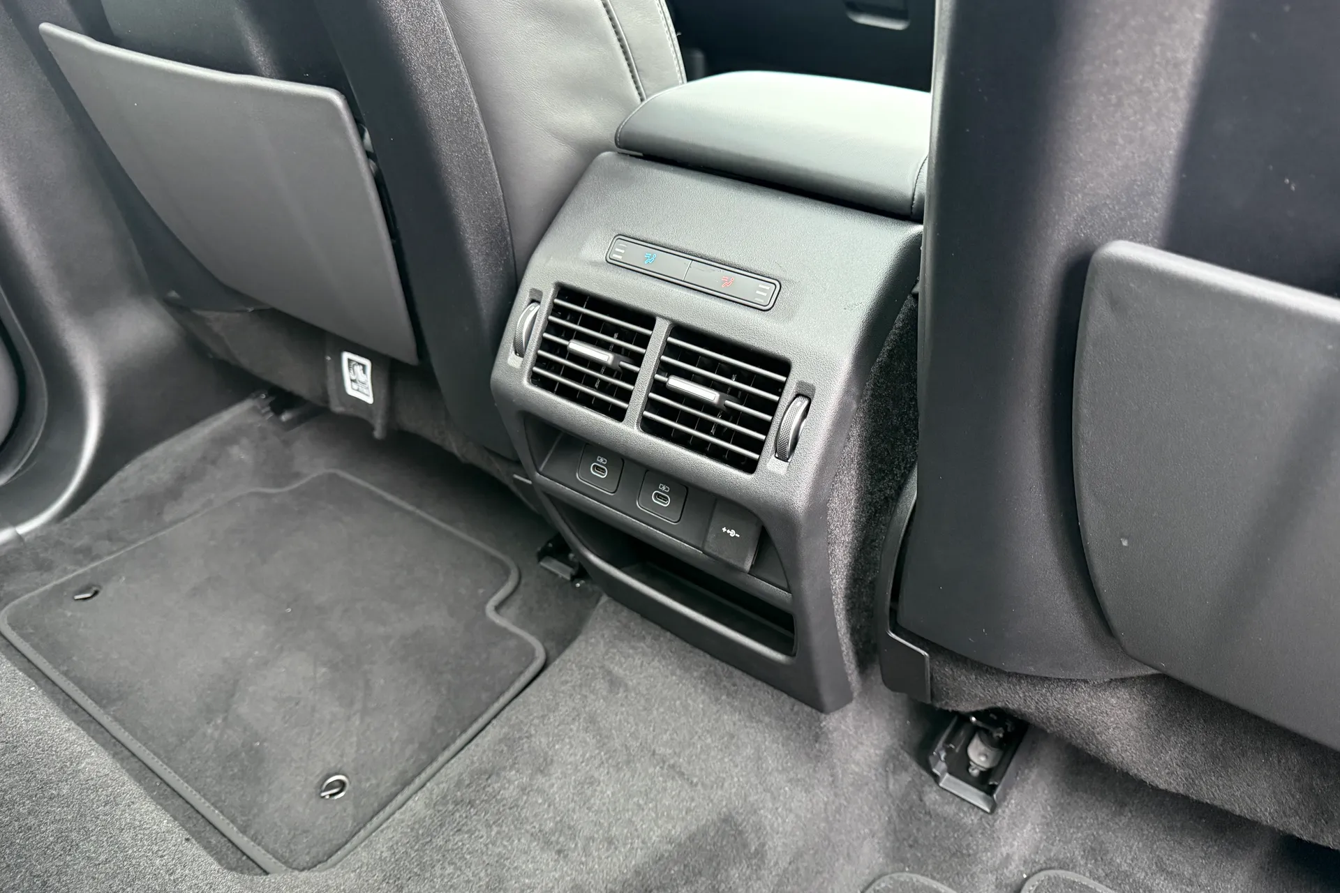 LAND ROVER DISCOVERY SPORT thumbnail image number 30