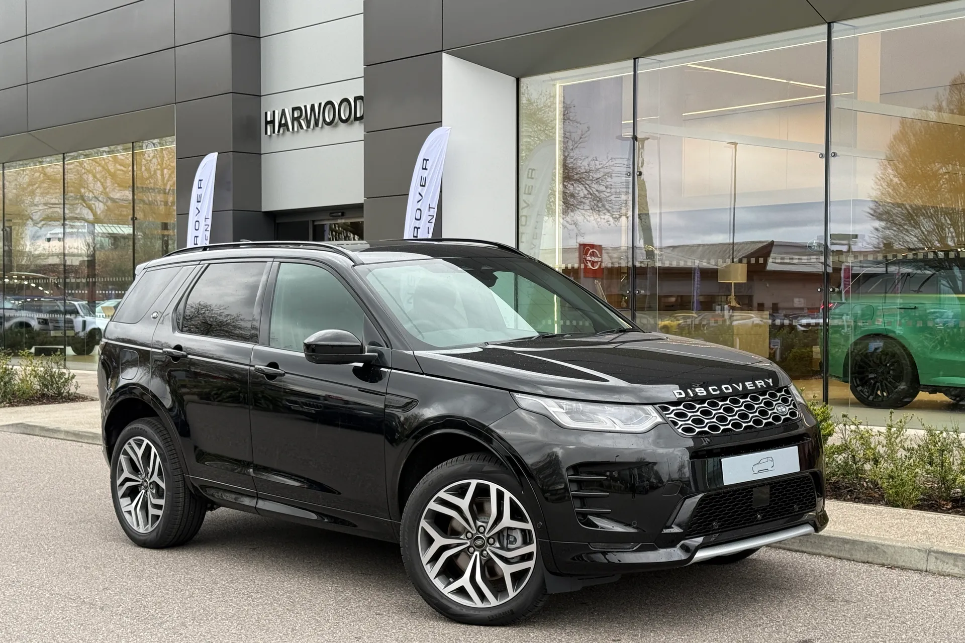 LAND ROVER DISCOVERY SPORT focused image