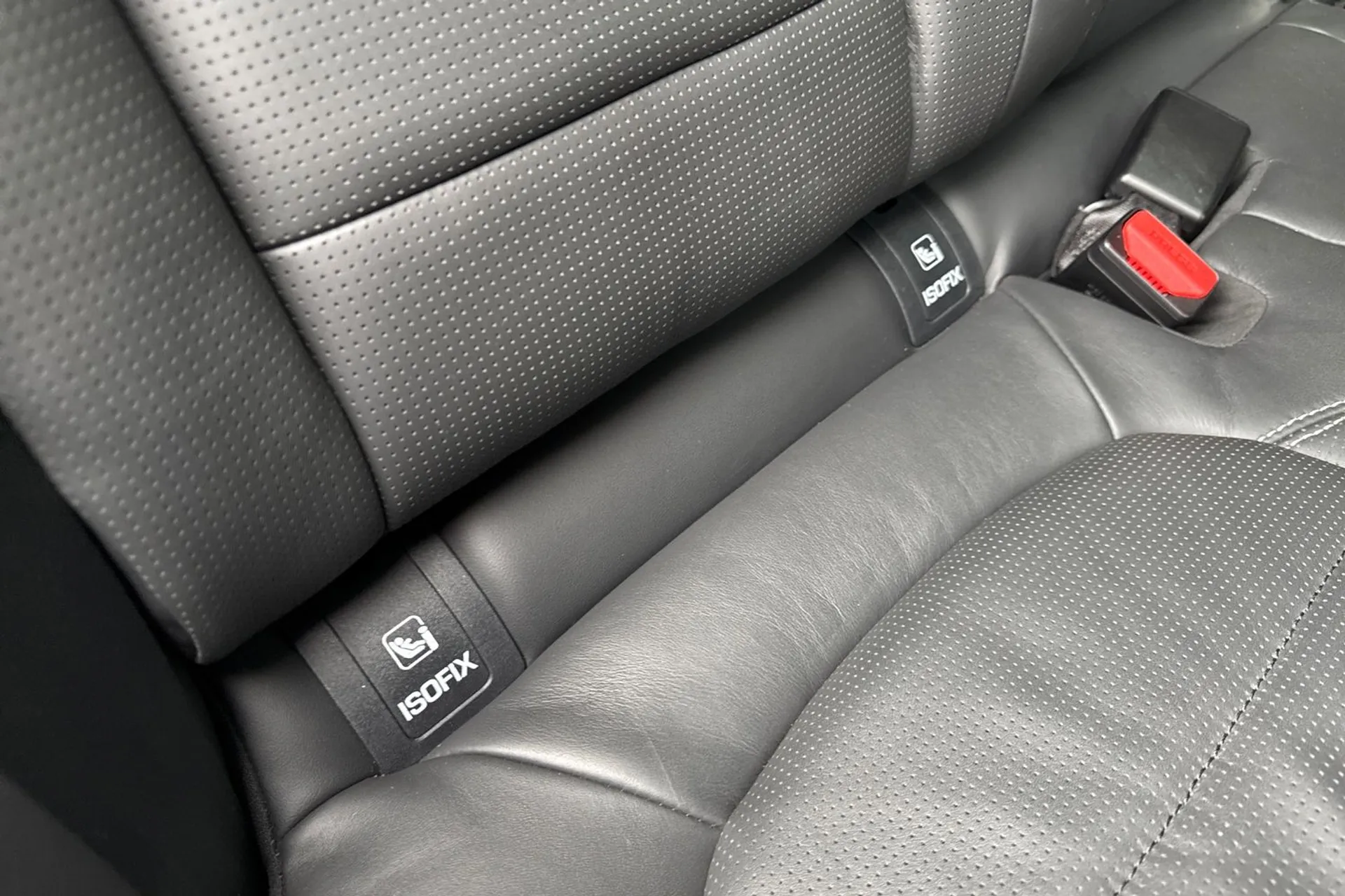 Jaguar F-PACE thumbnail image number 40