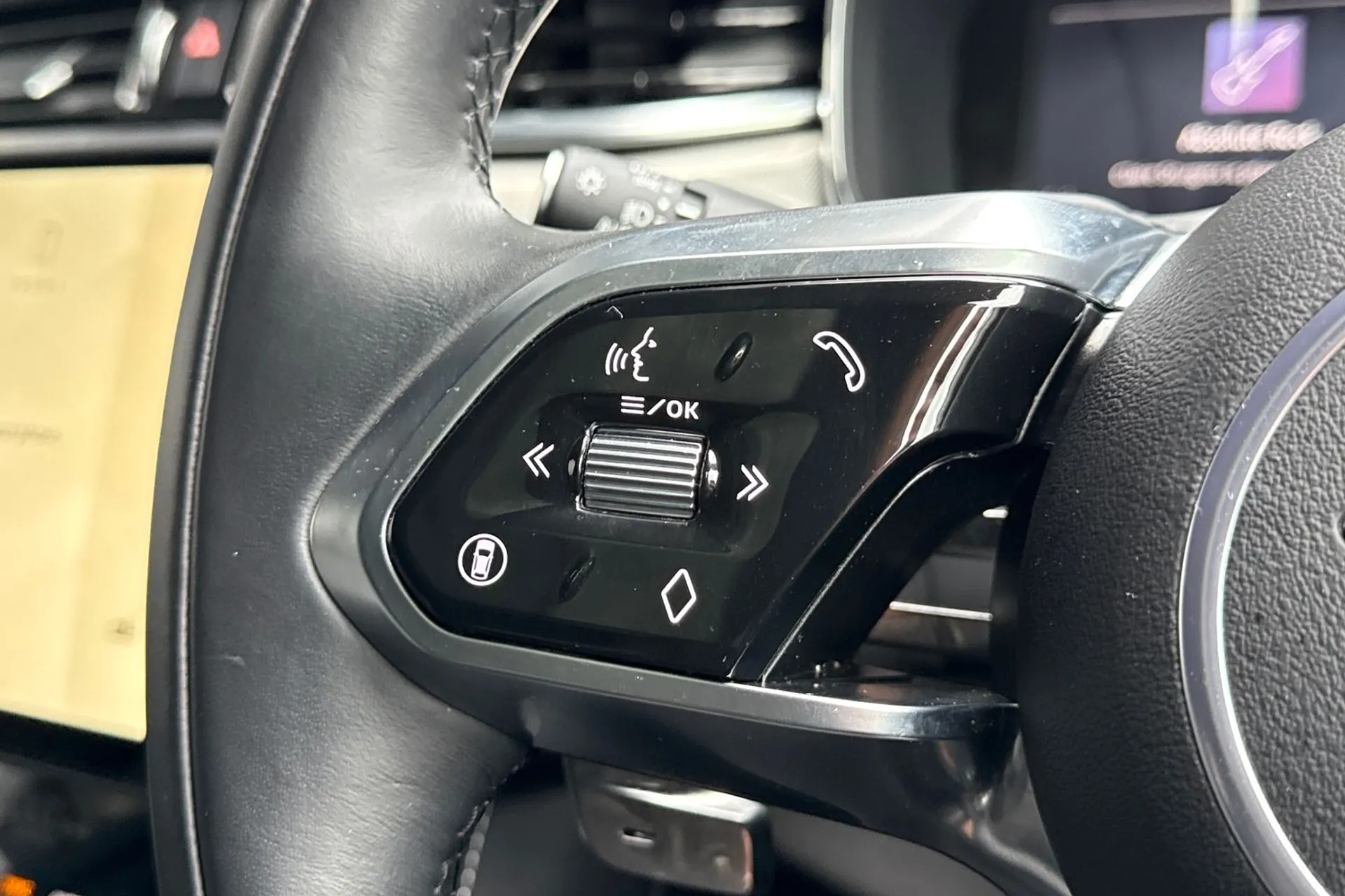 Jaguar F-PACE thumbnail image number 50