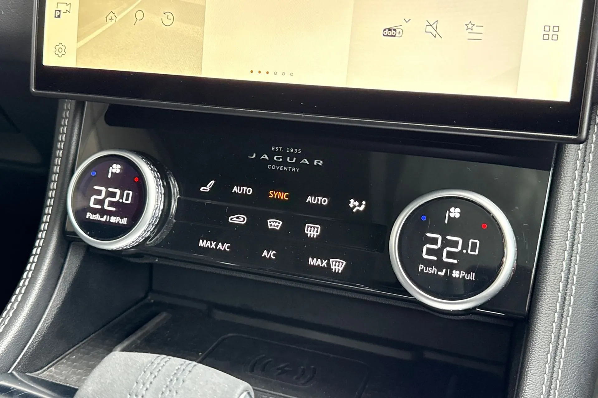 Jaguar F-PACE thumbnail image number 52