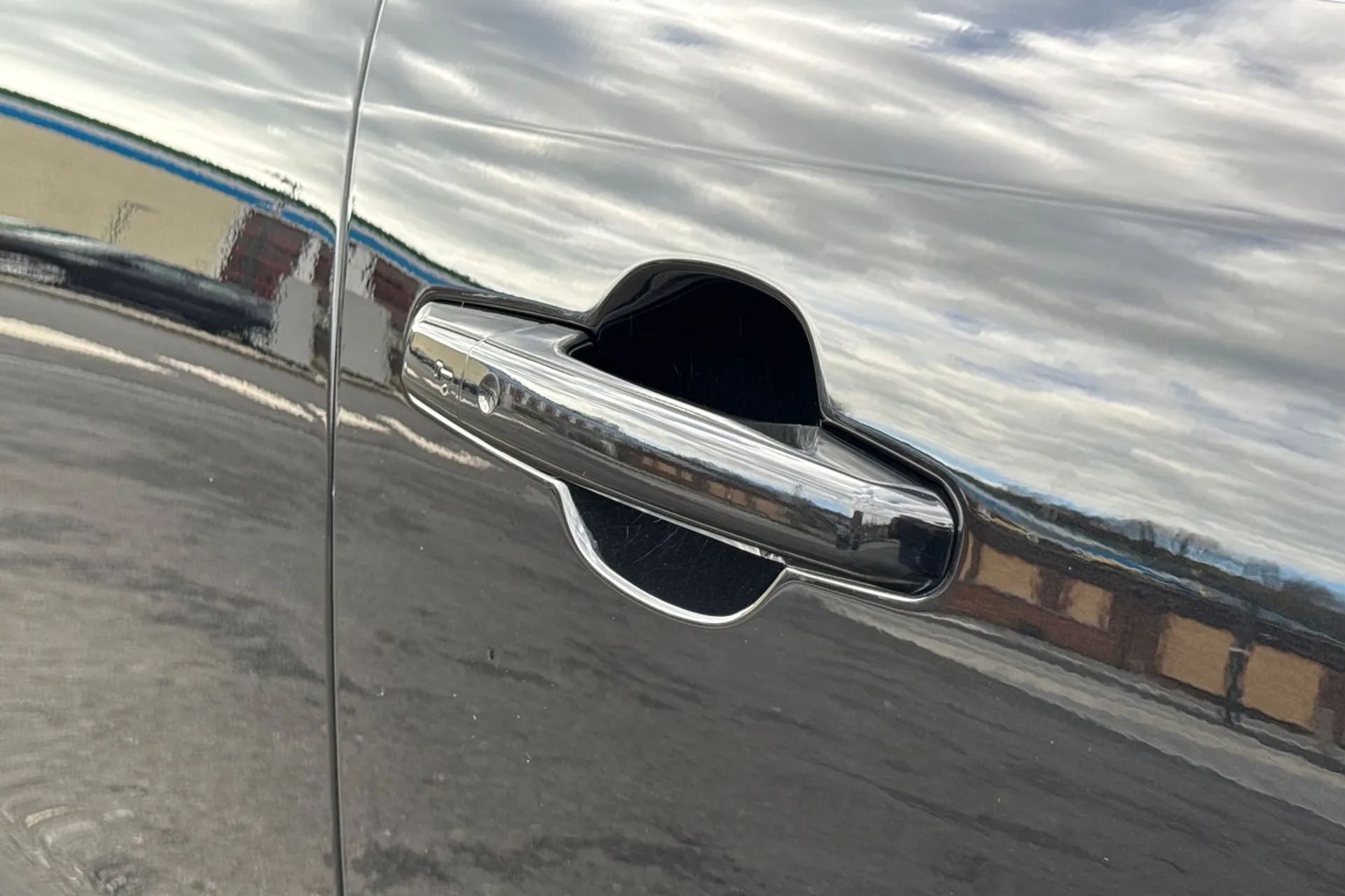 Jaguar F-PACE thumbnail image number 28