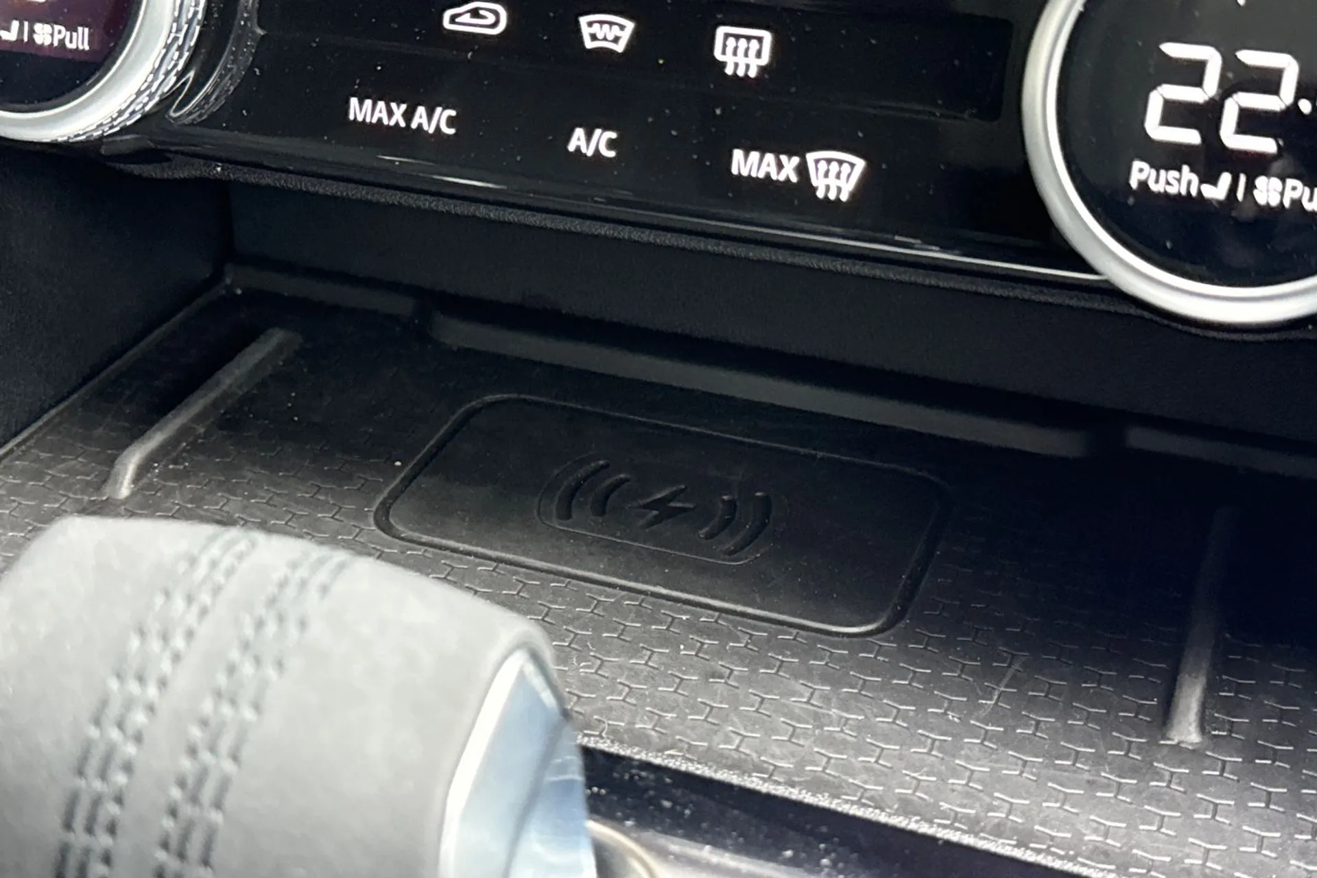 Jaguar F-PACE thumbnail image number 58