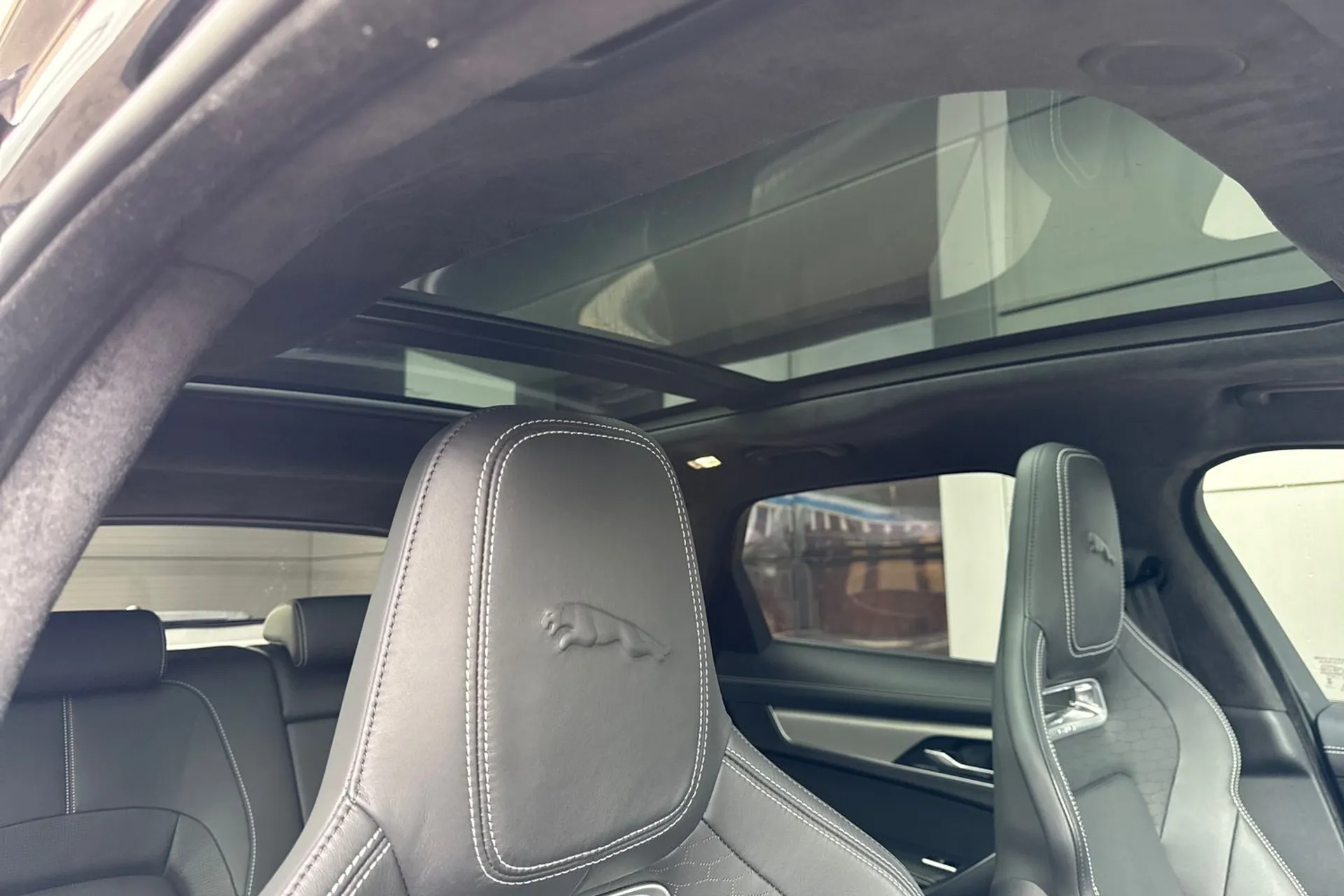 Jaguar F-PACE thumbnail image number 10