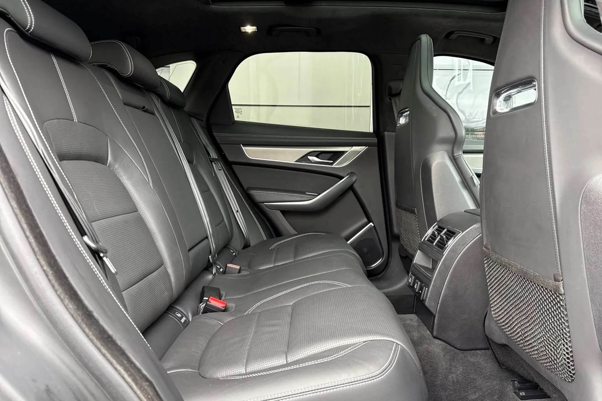 Jaguar F-PACE thumbnail image number 25