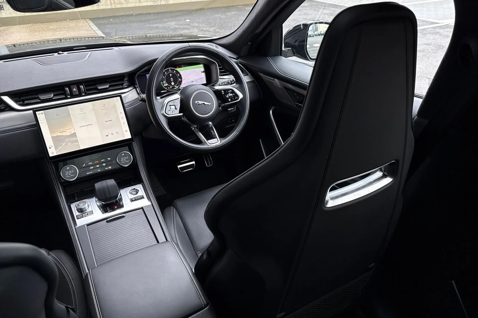 Jaguar F-PACE thumbnail image number 46