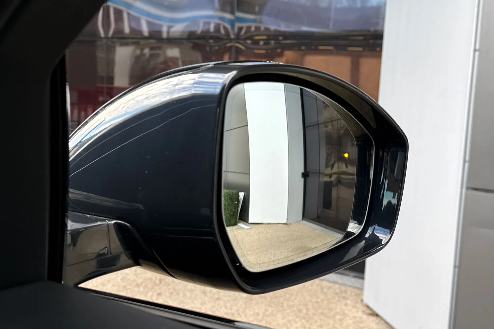 Jaguar F-PACE thumbnail image number 30