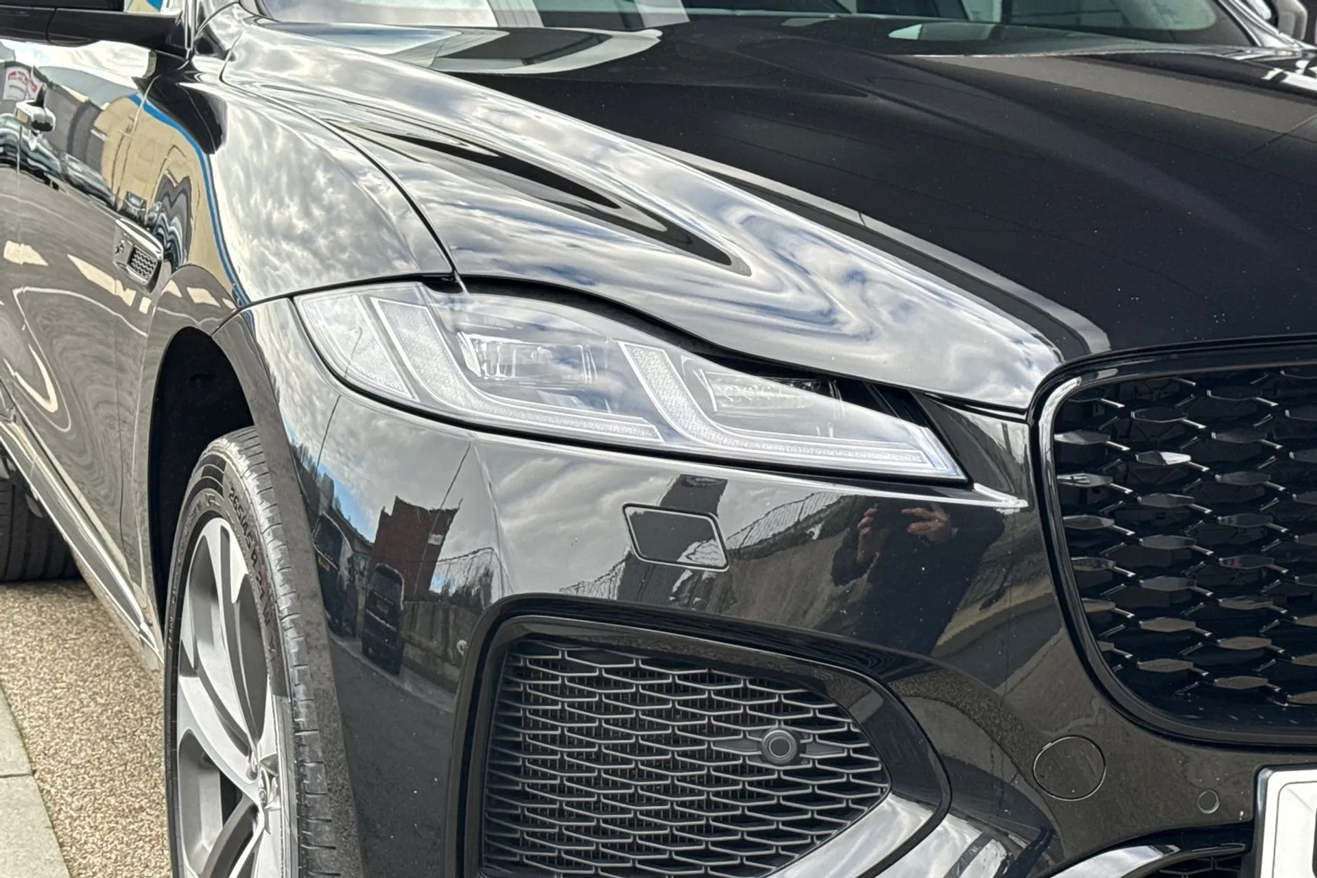 Jaguar F-PACE thumbnail image number 34