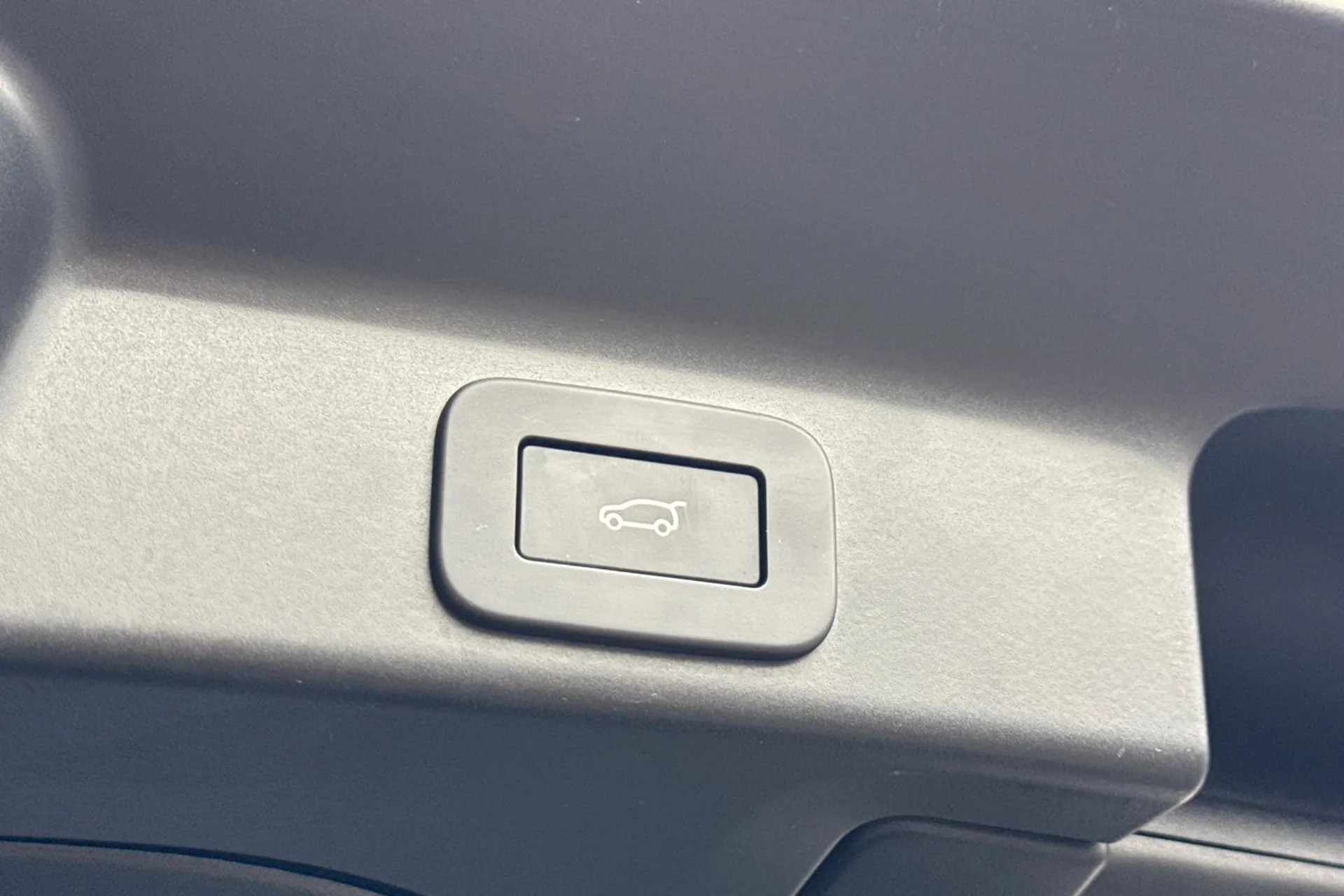 Jaguar F-PACE thumbnail image number 37