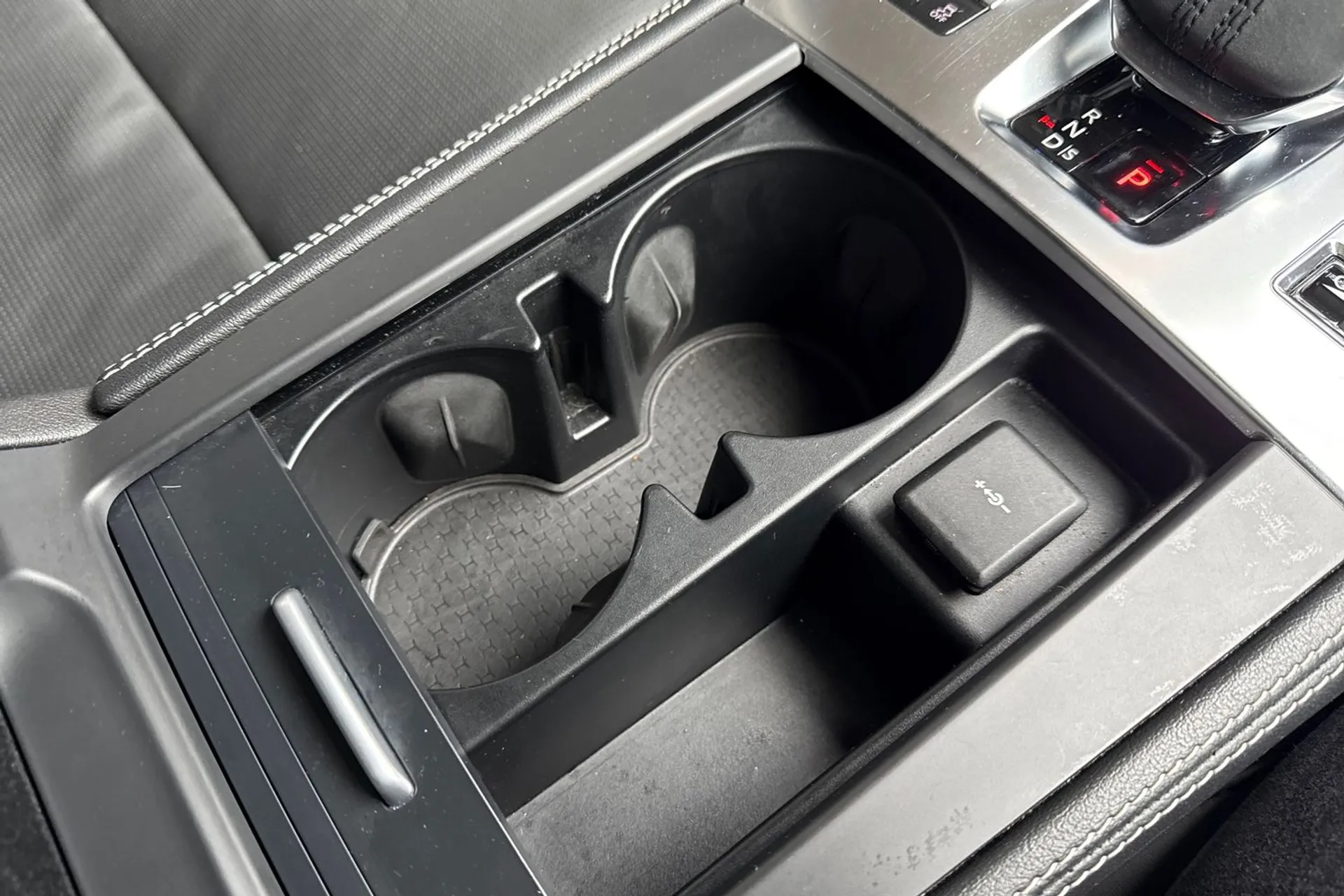 Jaguar F-PACE thumbnail image number 57