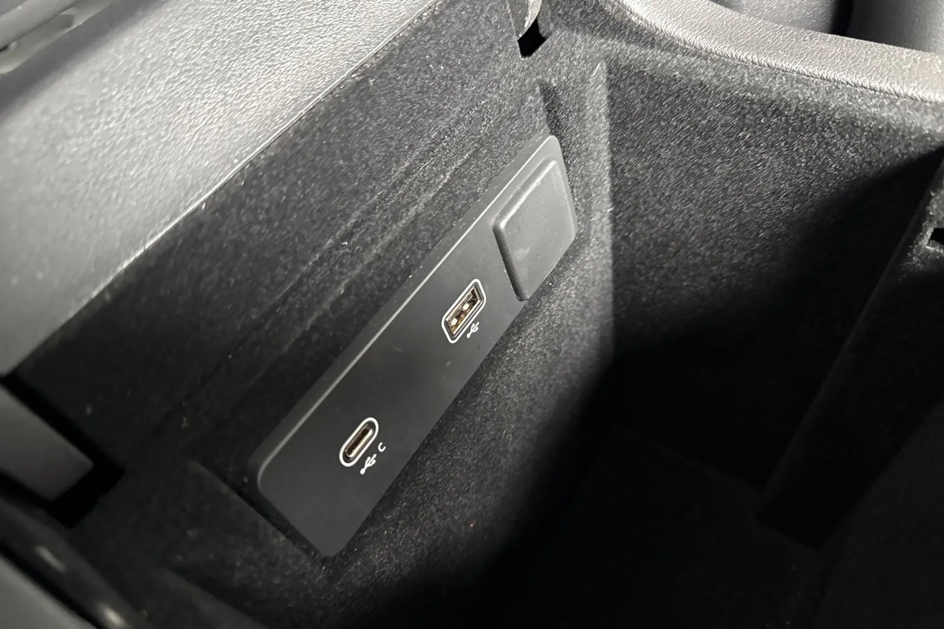 Jaguar F-PACE thumbnail image number 59