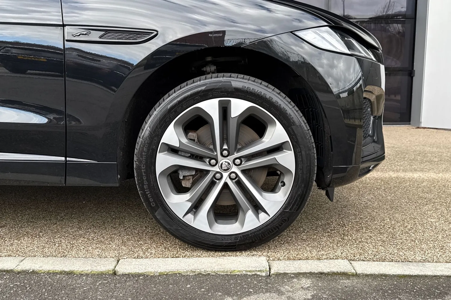 Jaguar F-PACE thumbnail image number 20