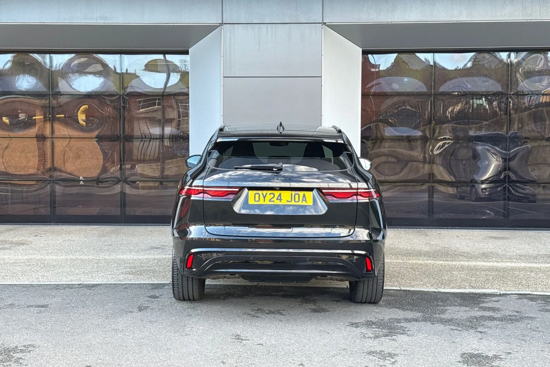 Jaguar F-PACE thumbnail image number 8