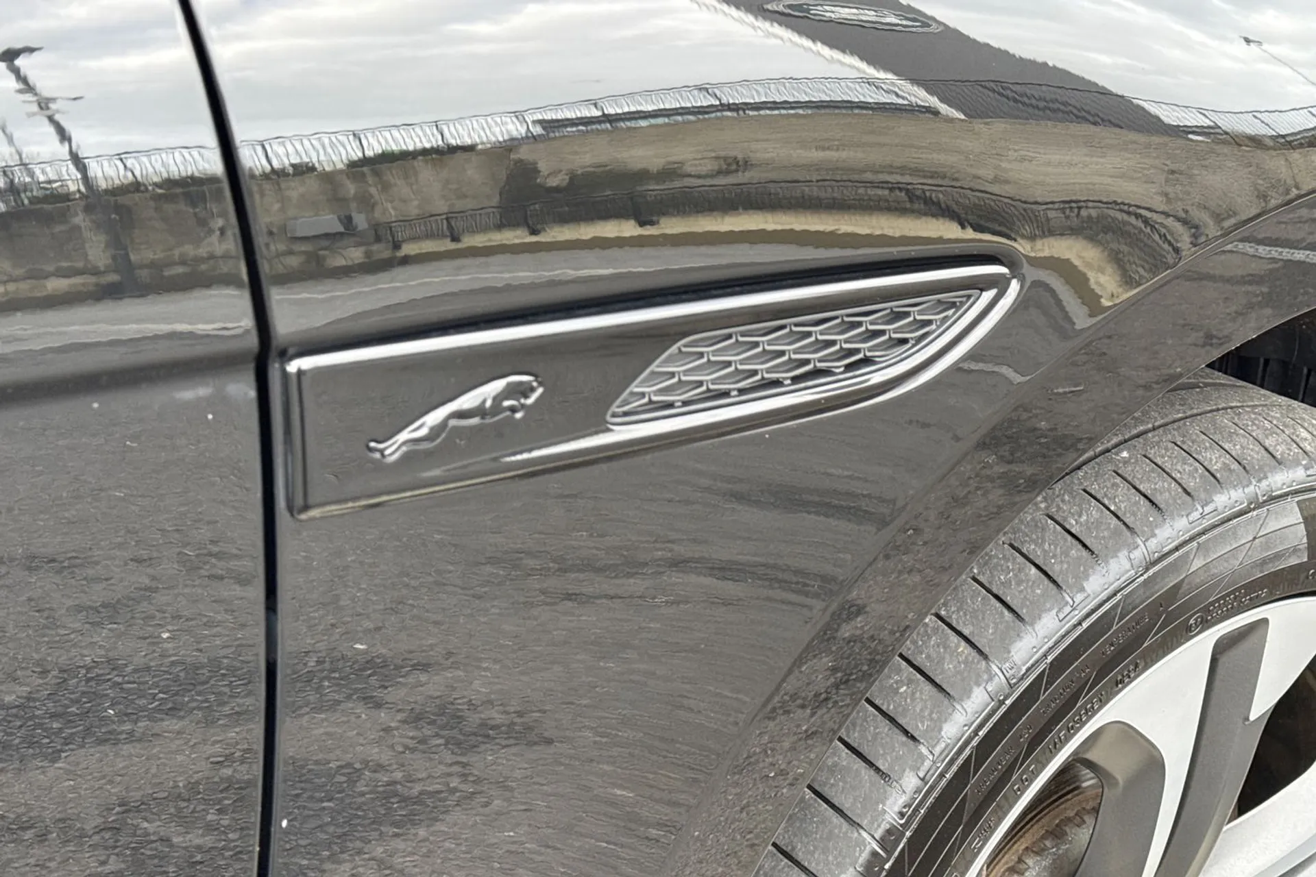 Jaguar F-PACE thumbnail image number 32