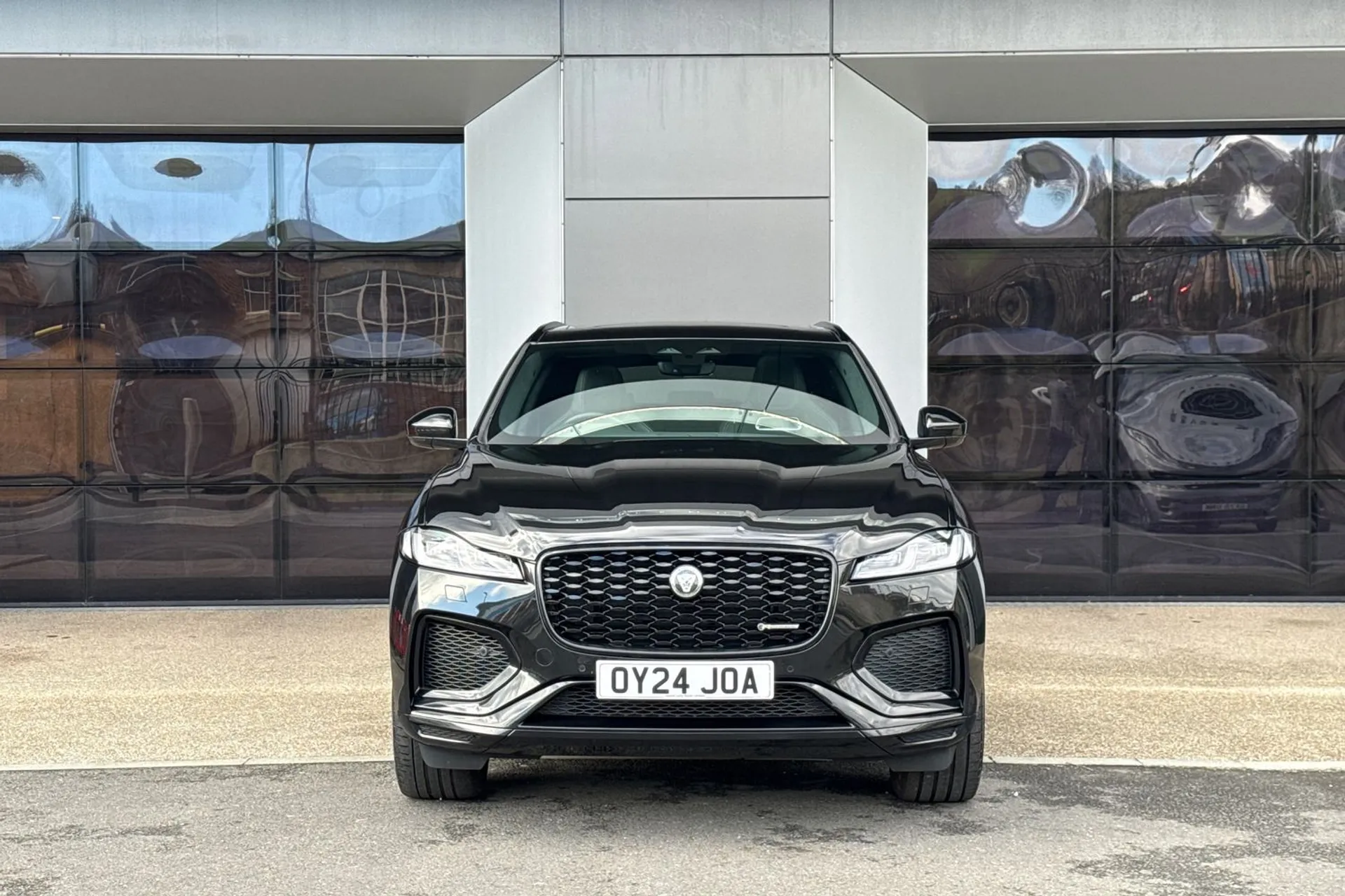 Jaguar F-PACE thumbnail image number 18