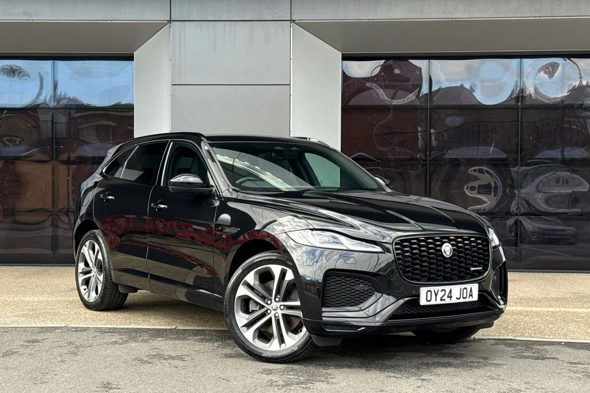 Jaguar F-PACE focused image