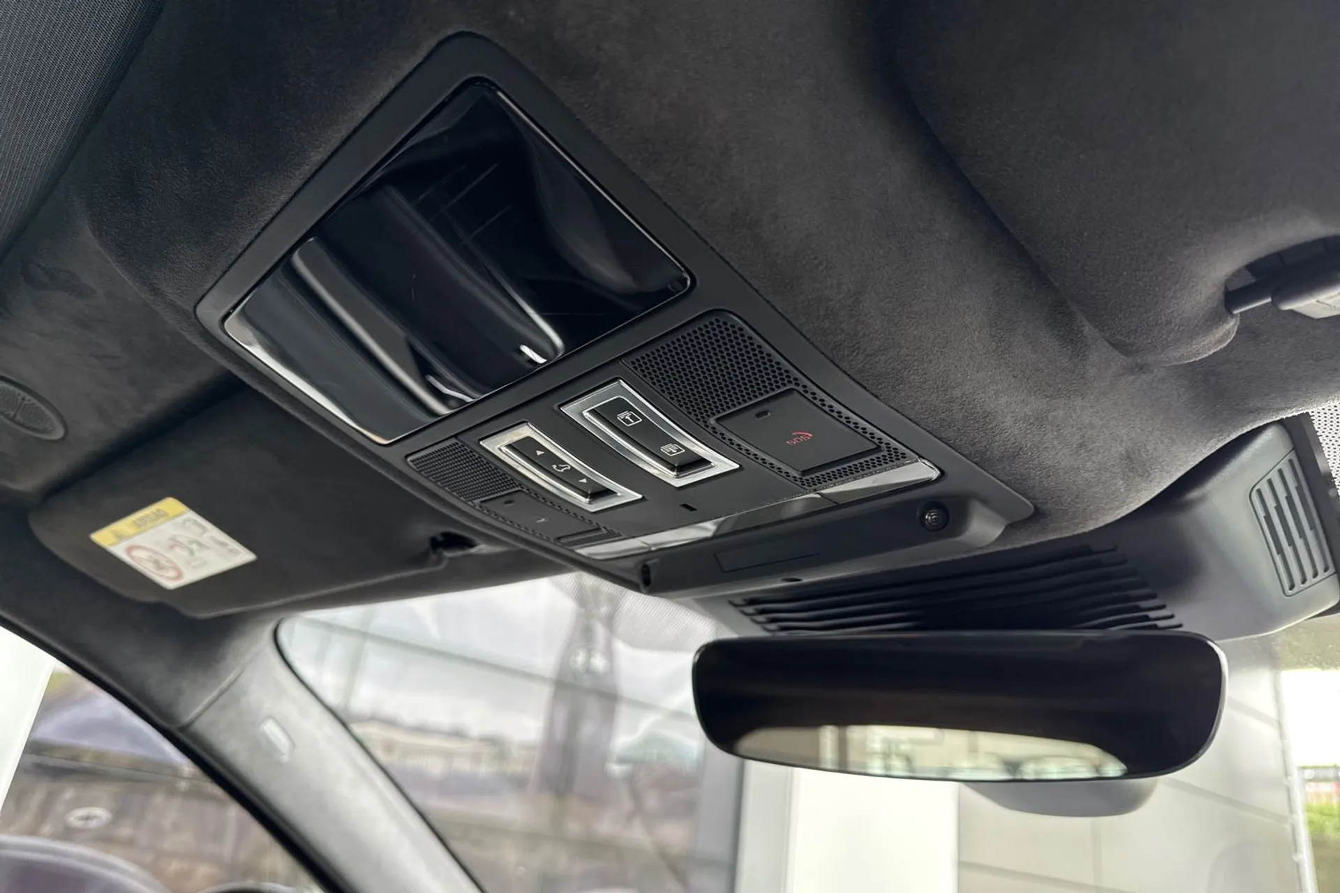 Jaguar F-PACE thumbnail image number 56