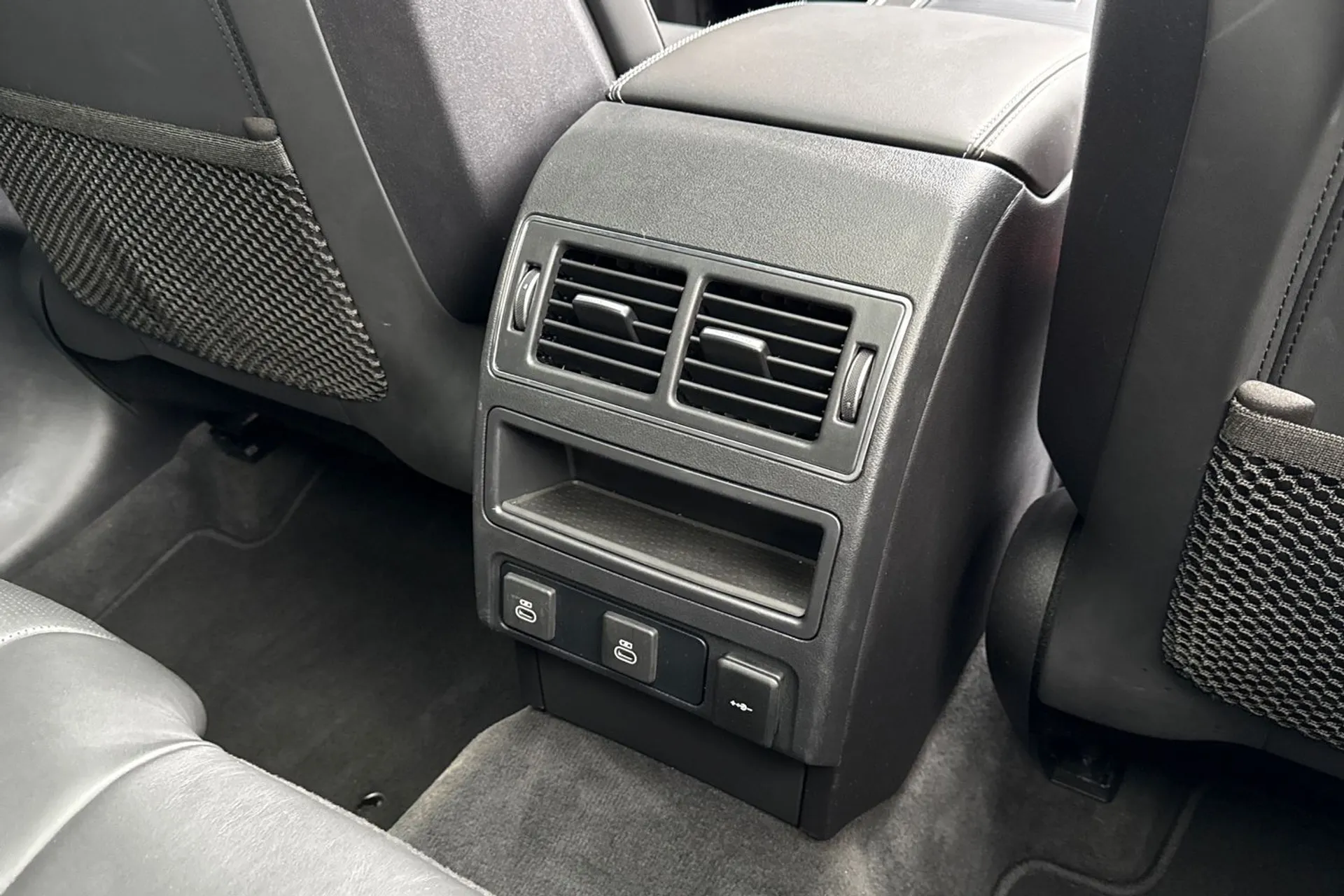 Jaguar F-PACE thumbnail image number 60