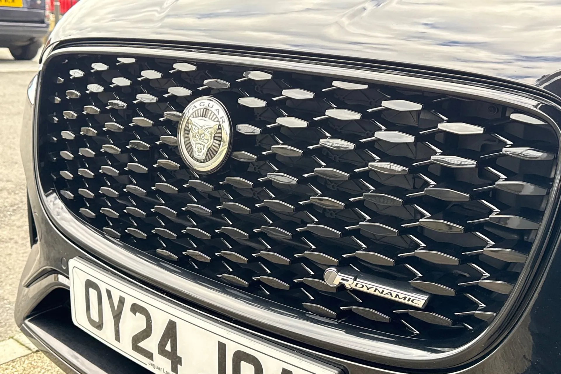 Jaguar F-PACE thumbnail image number 33