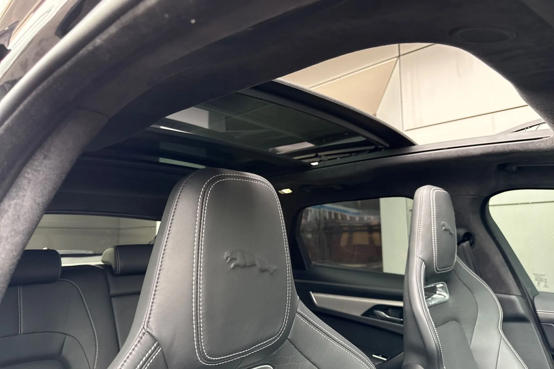 Jaguar F-PACE thumbnail image number 11