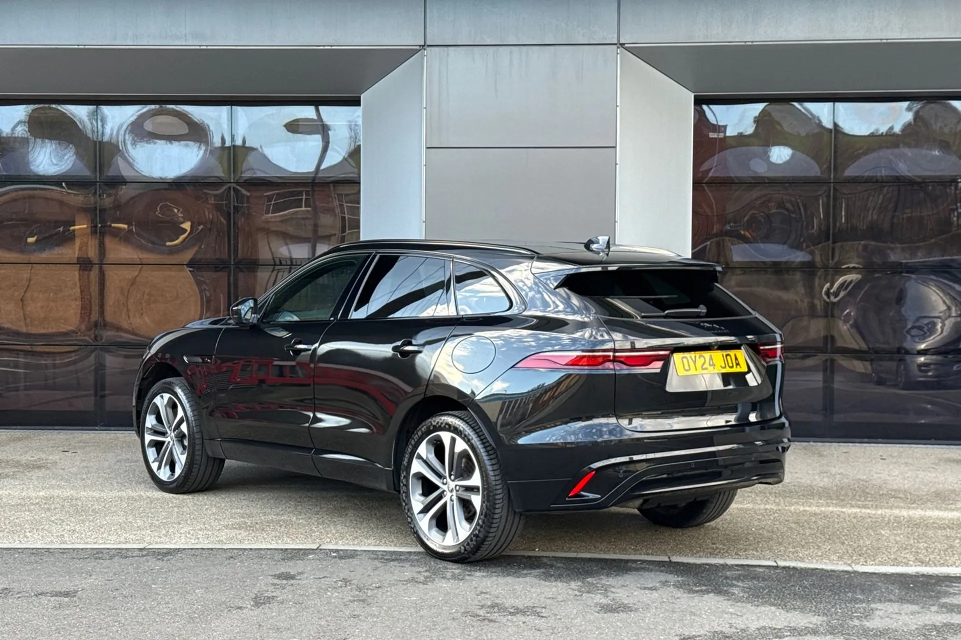 Jaguar F-PACE thumbnail image number 12