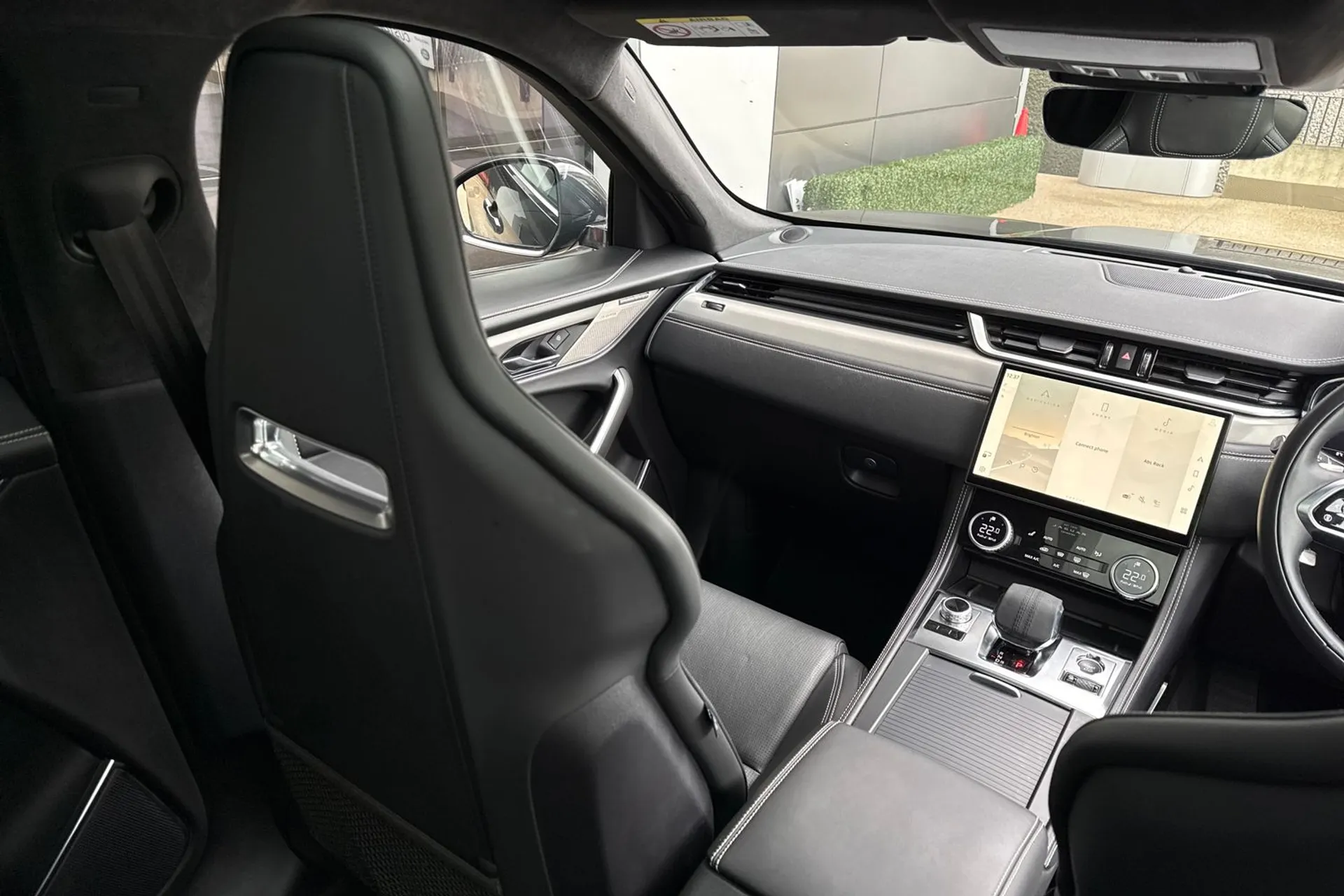 Jaguar F-PACE thumbnail image number 45