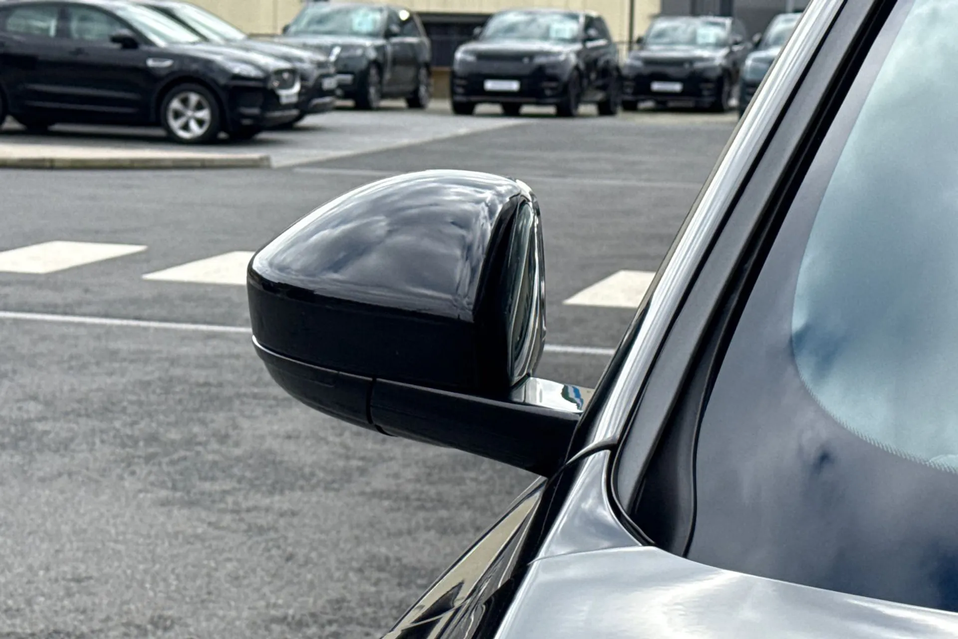 Jaguar F-PACE thumbnail image number 29