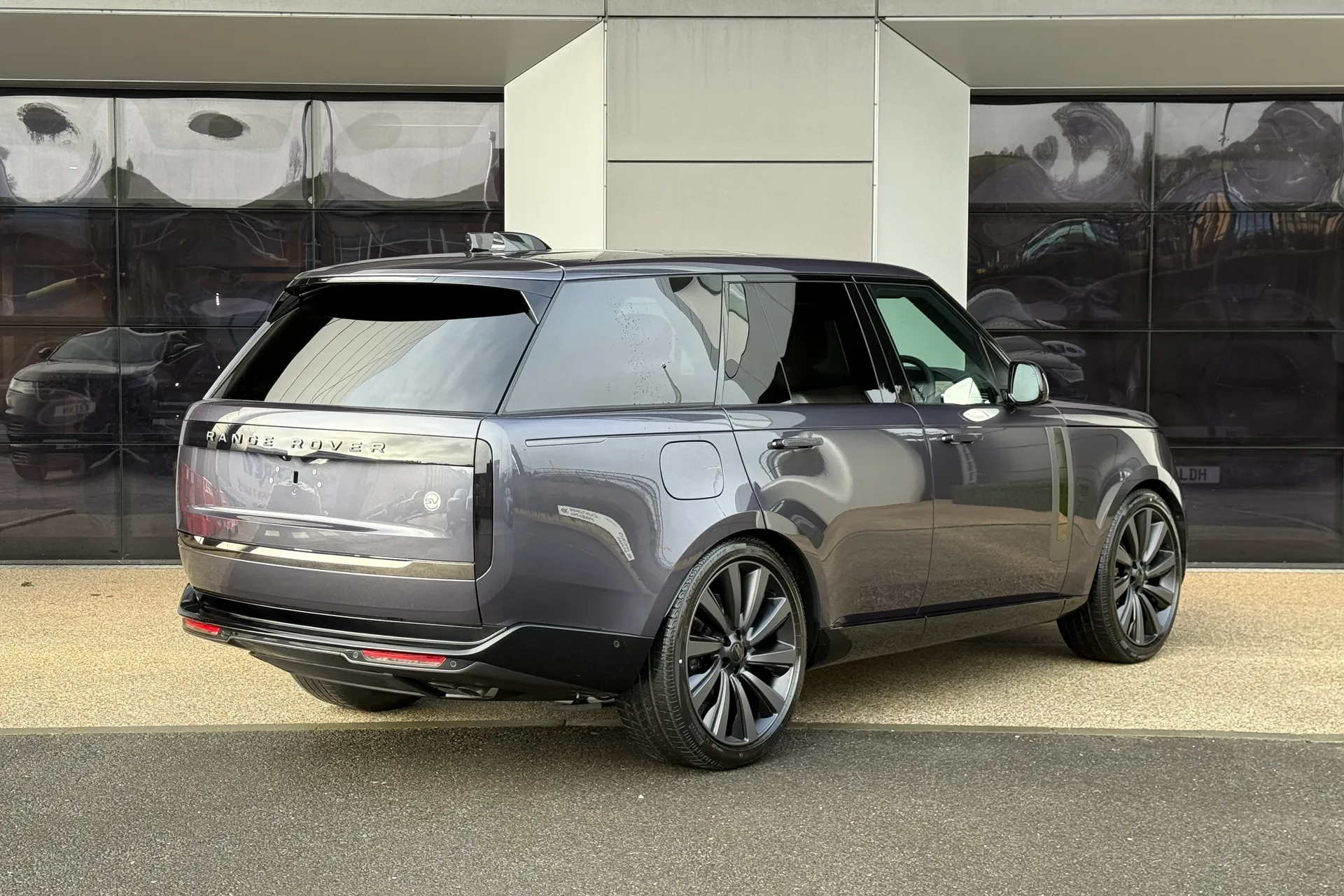 LAND ROVER RANGE ROVER thumbnail image number 17