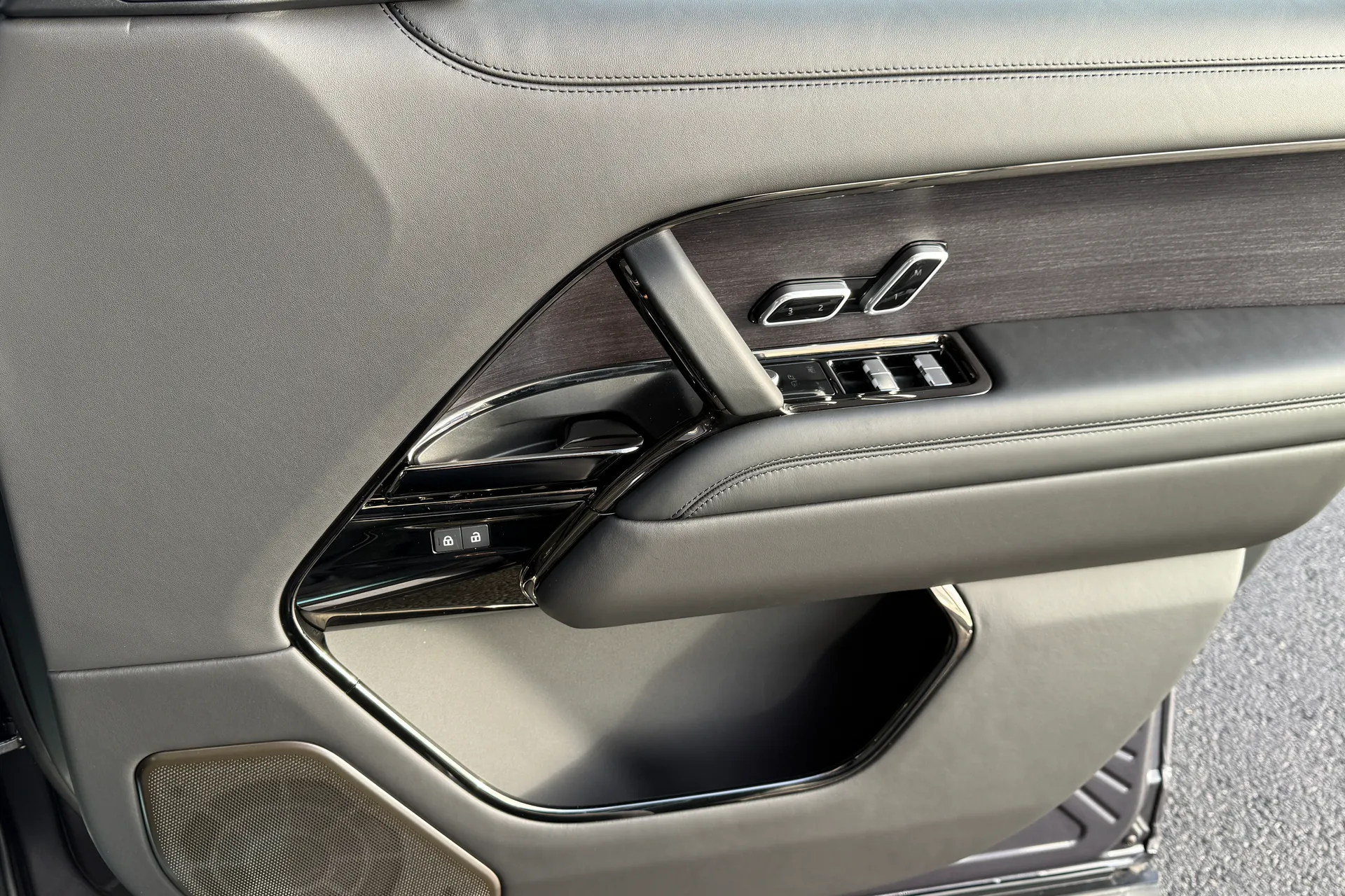 LAND ROVER RANGE ROVER thumbnail image number 44