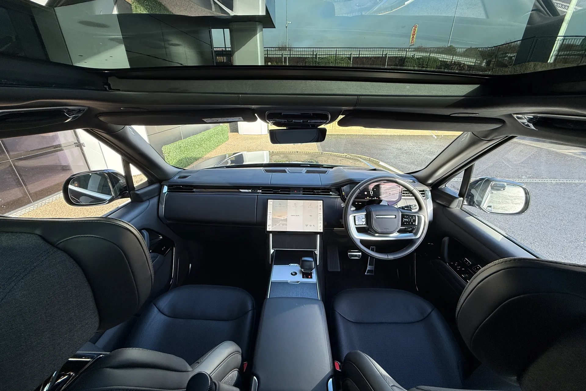 LAND ROVER RANGE ROVER thumbnail image number 3