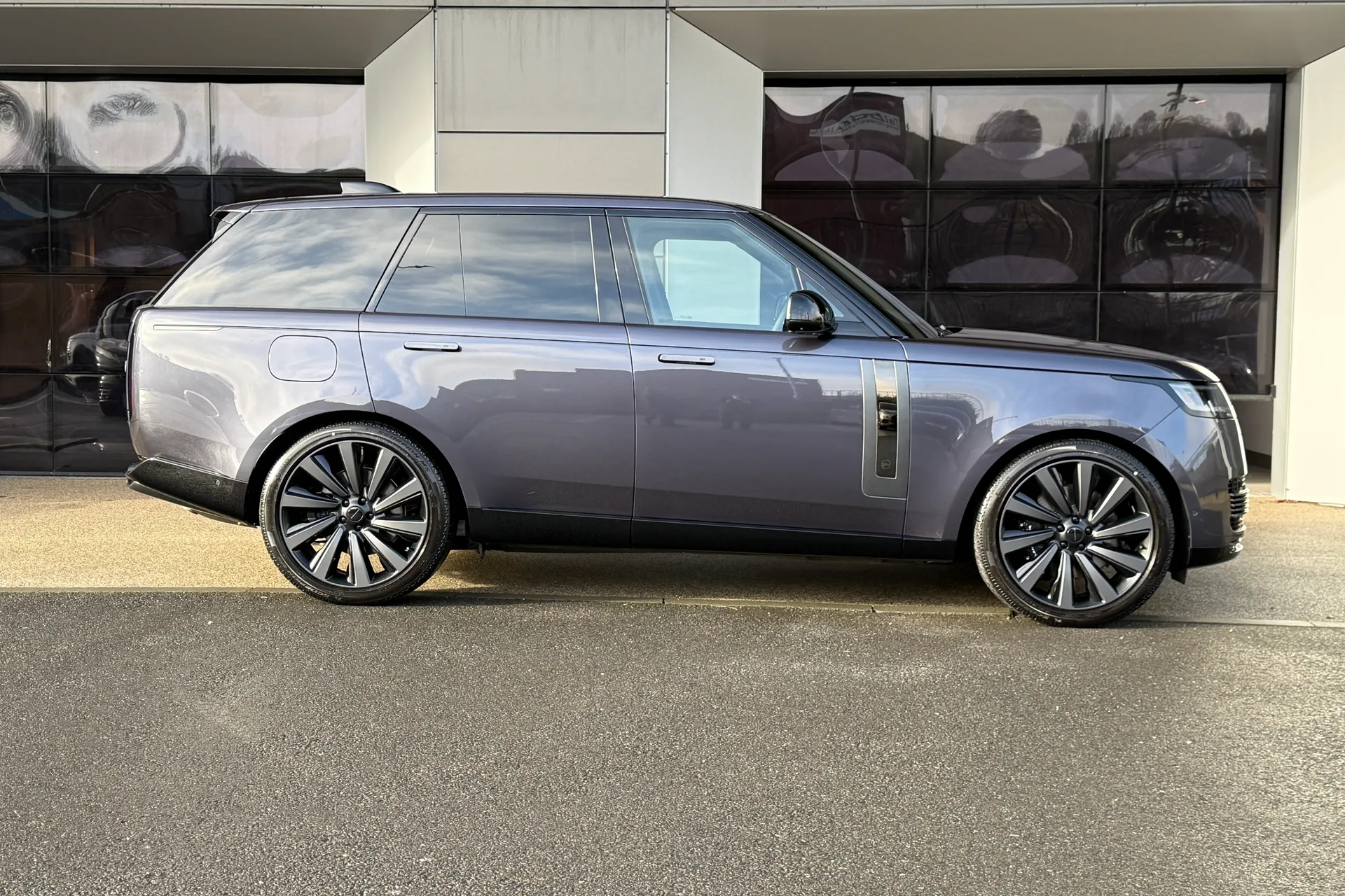 LAND ROVER RANGE ROVER thumbnail image number 2