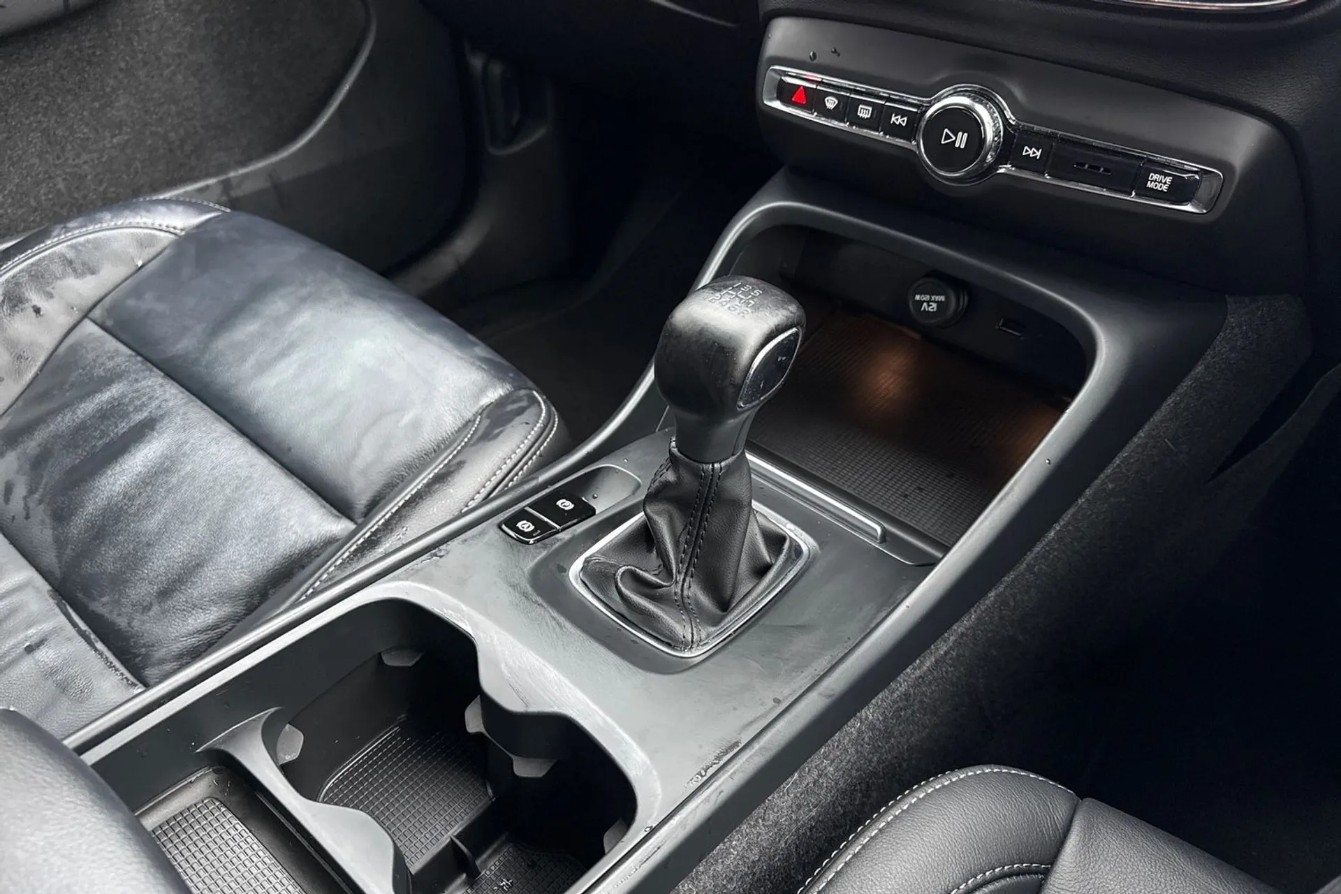 Volvo XC40 thumbnail image number 40