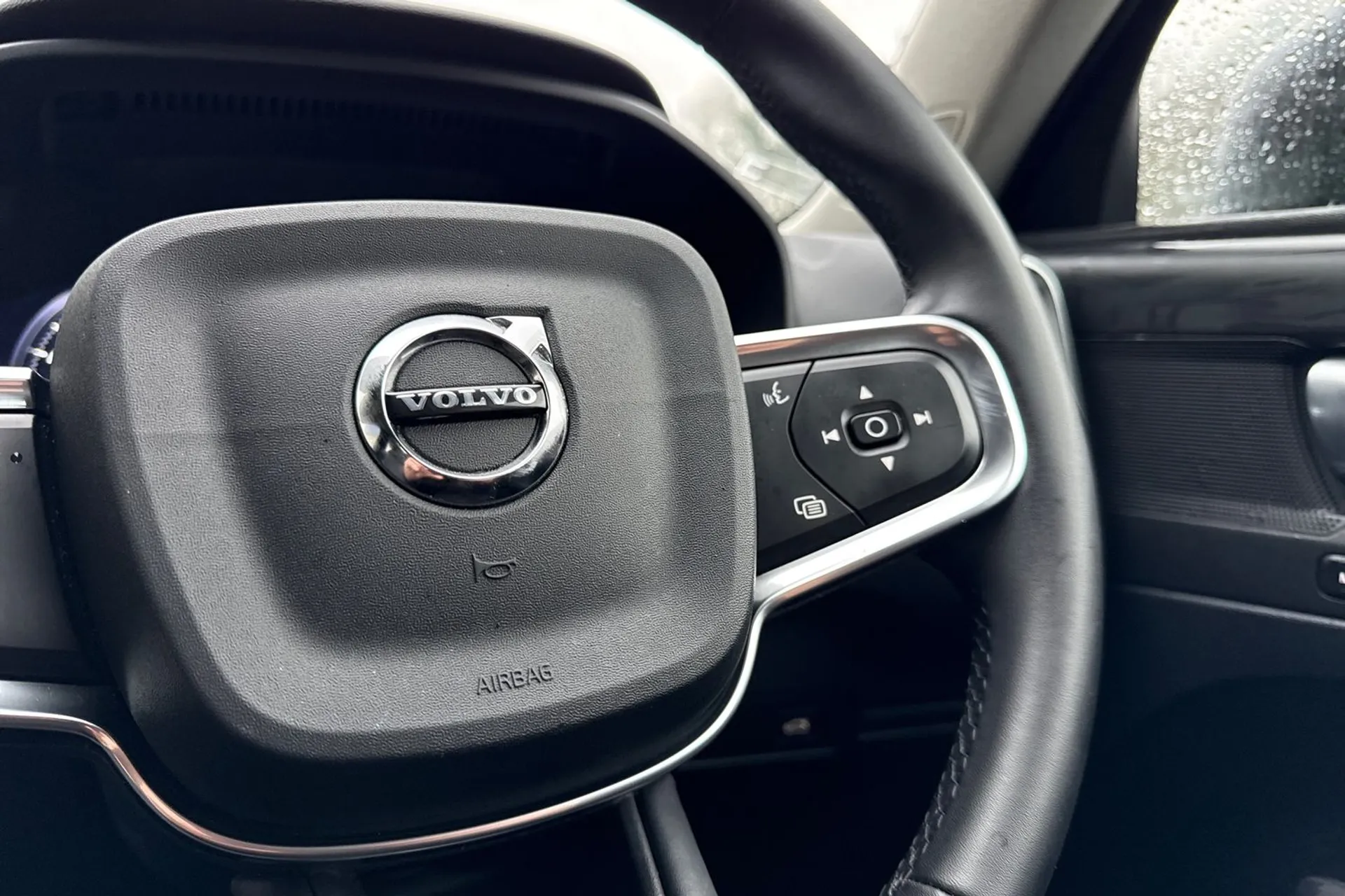 Volvo XC40 thumbnail image number 37