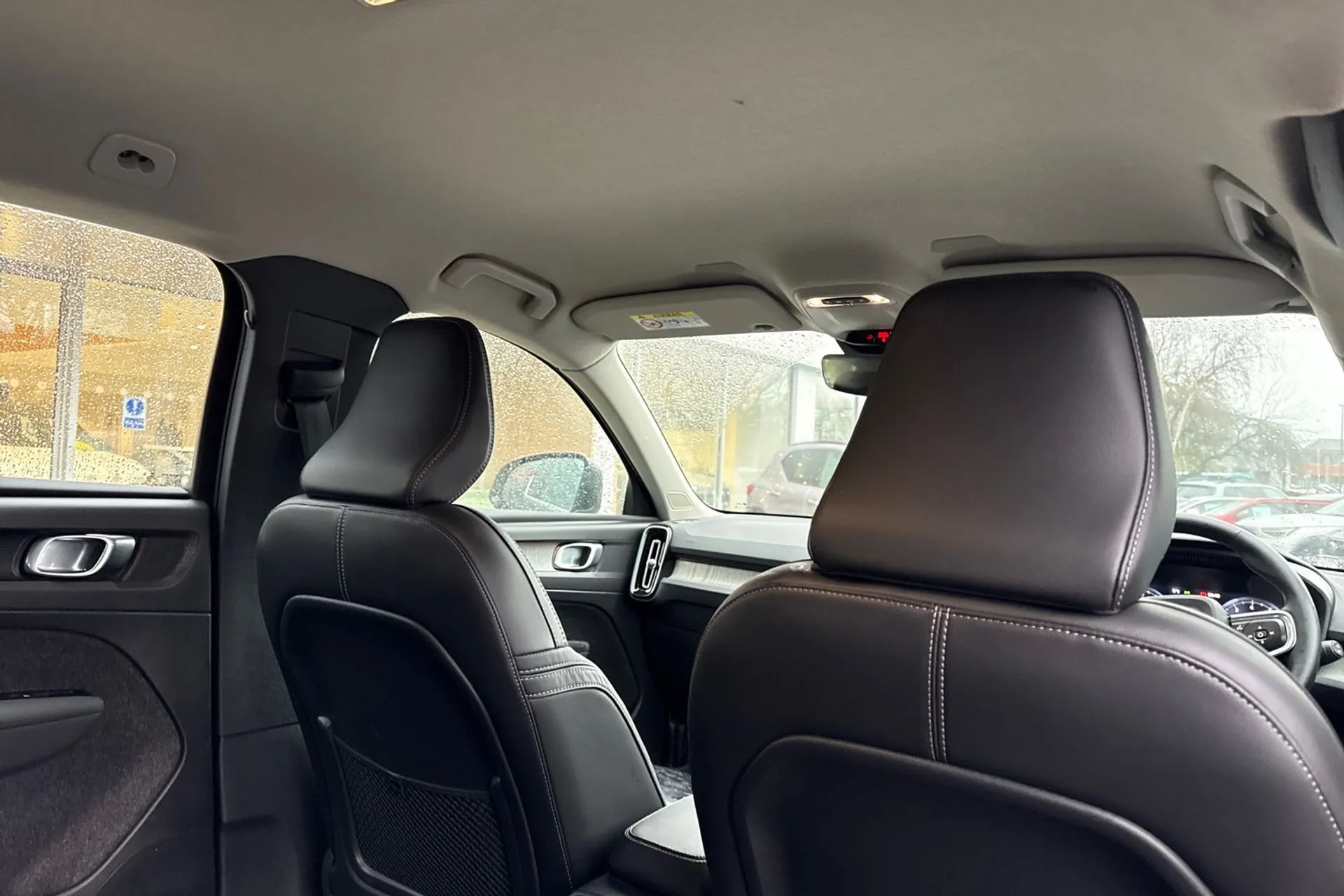 Volvo XC40 thumbnail image number 24