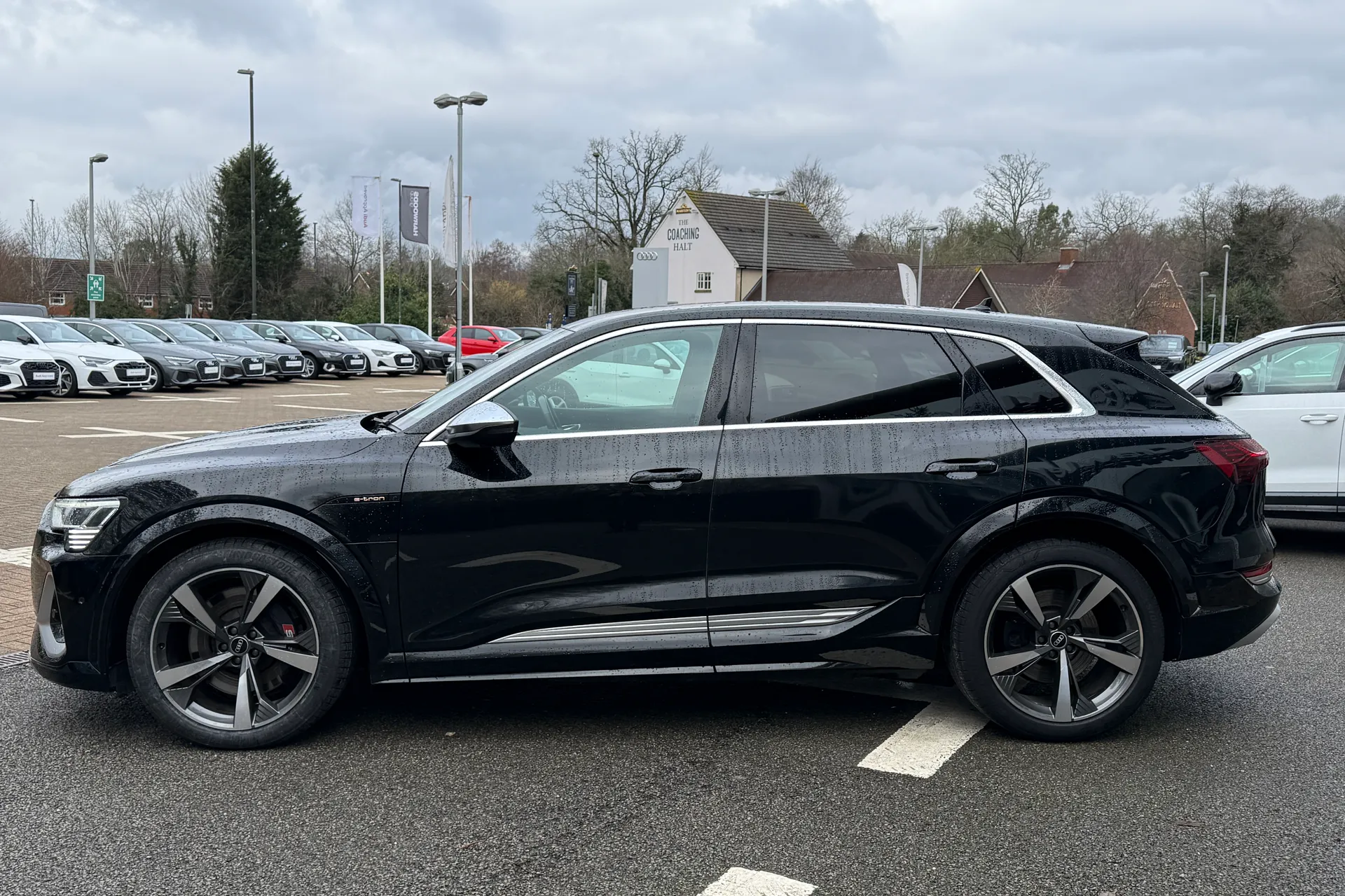 Audi e-tron thumbnail image number 45