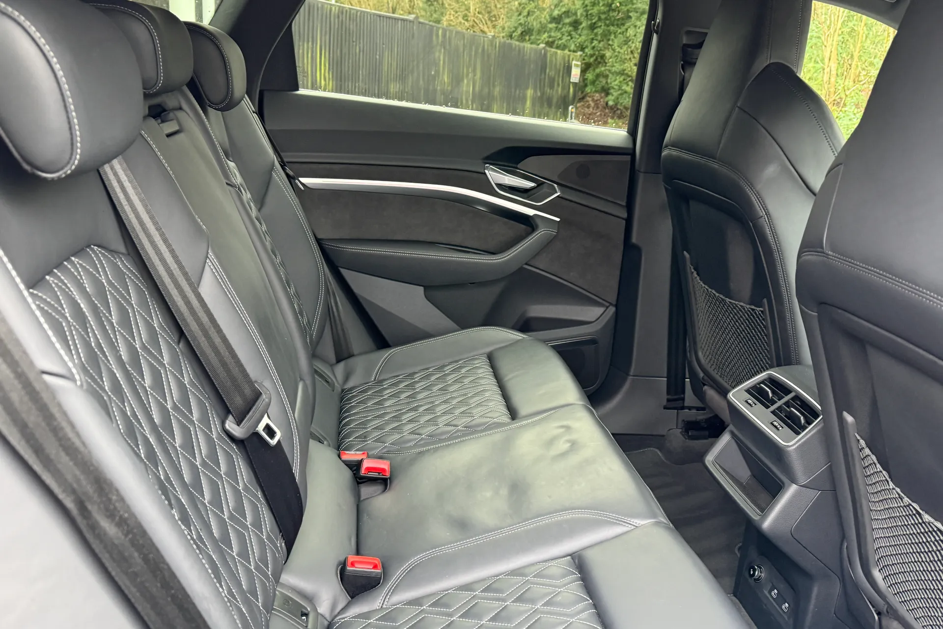 Audi e-tron thumbnail image number 31