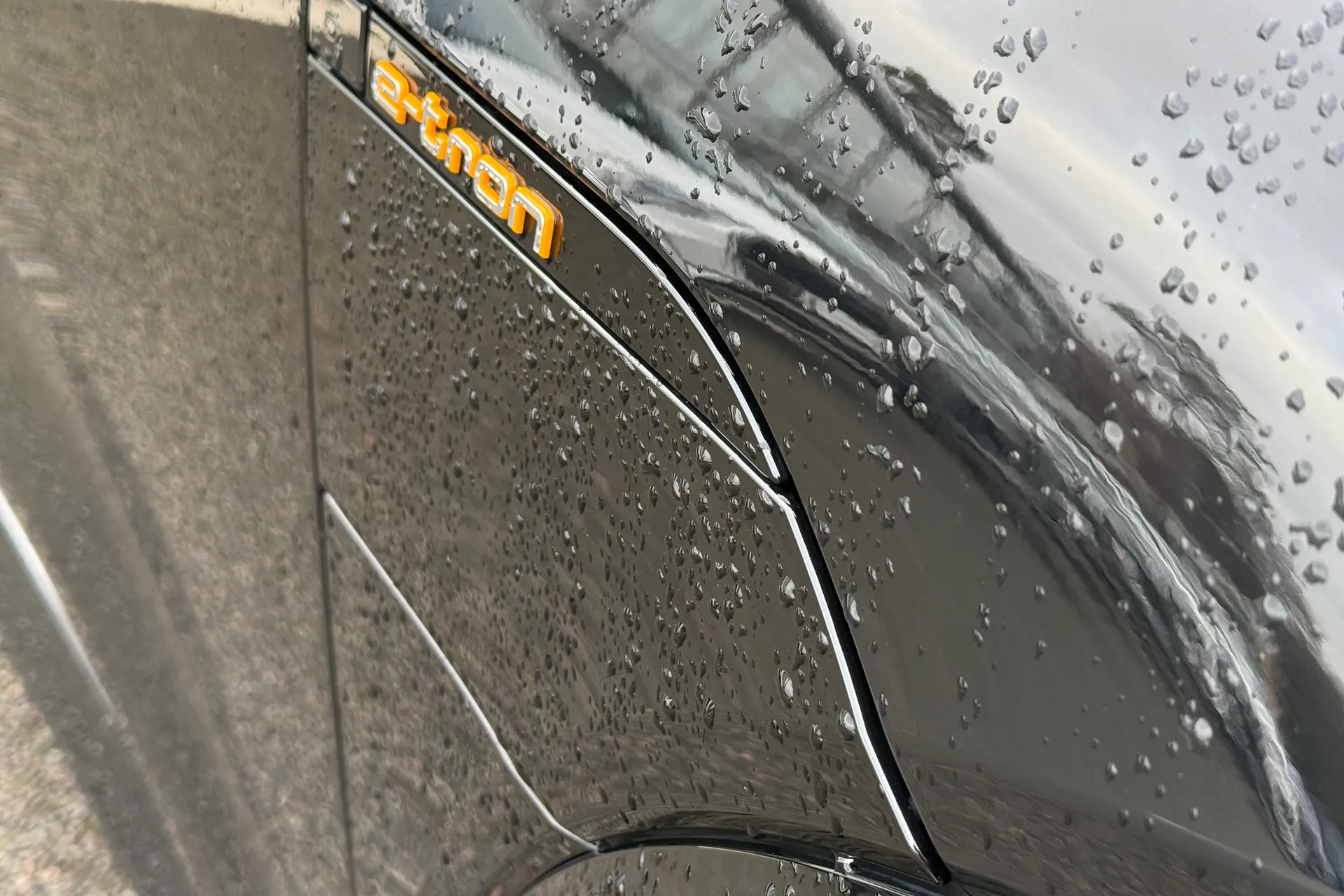 Audi e-tron thumbnail image number 8