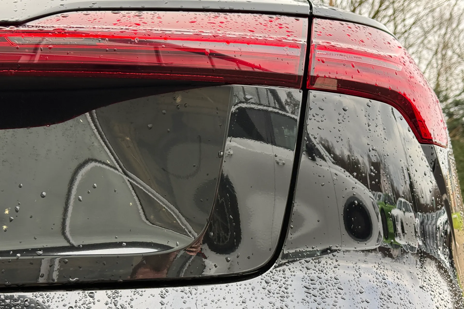 Audi e-tron thumbnail image number 40