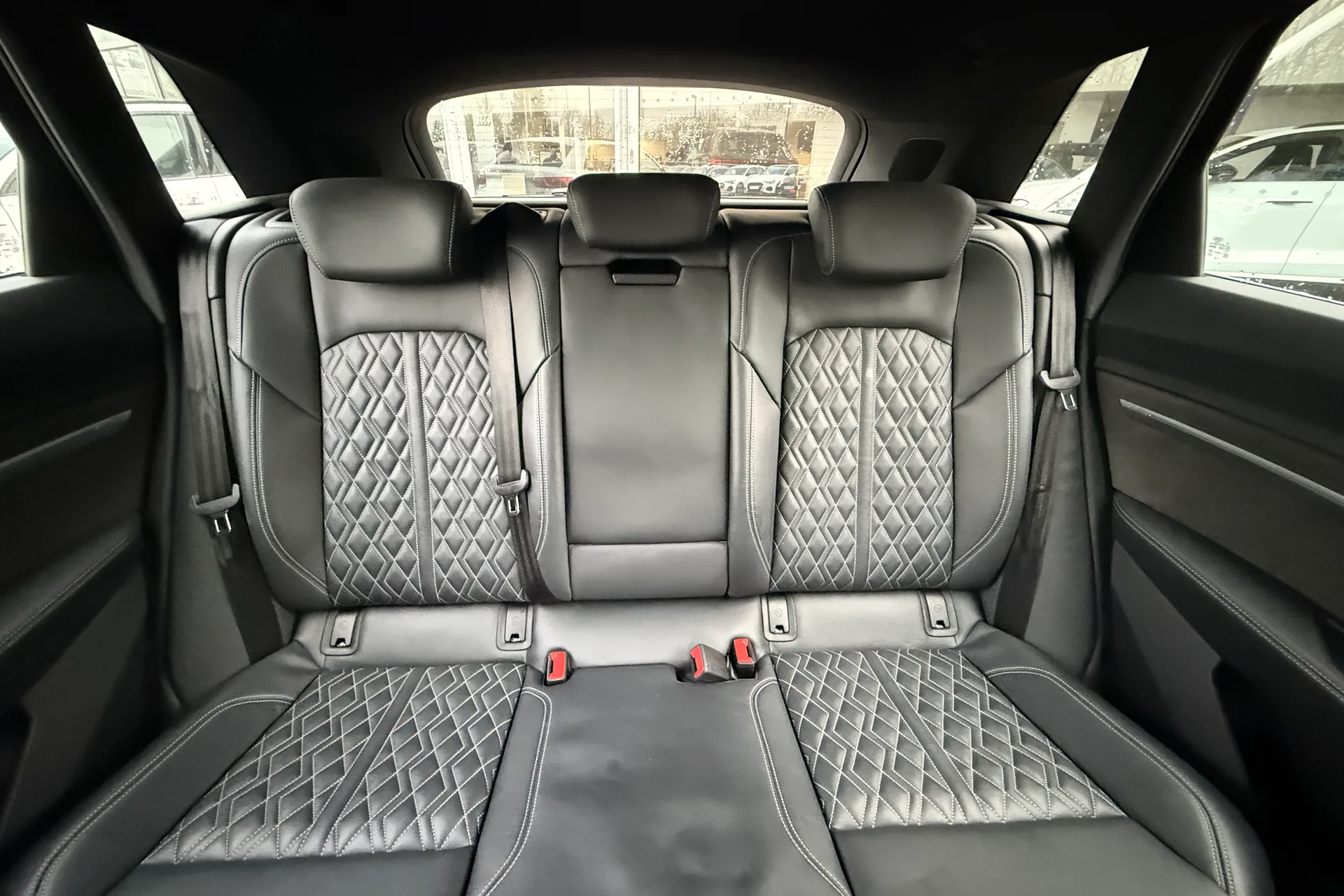 Audi e-tron thumbnail image number 22