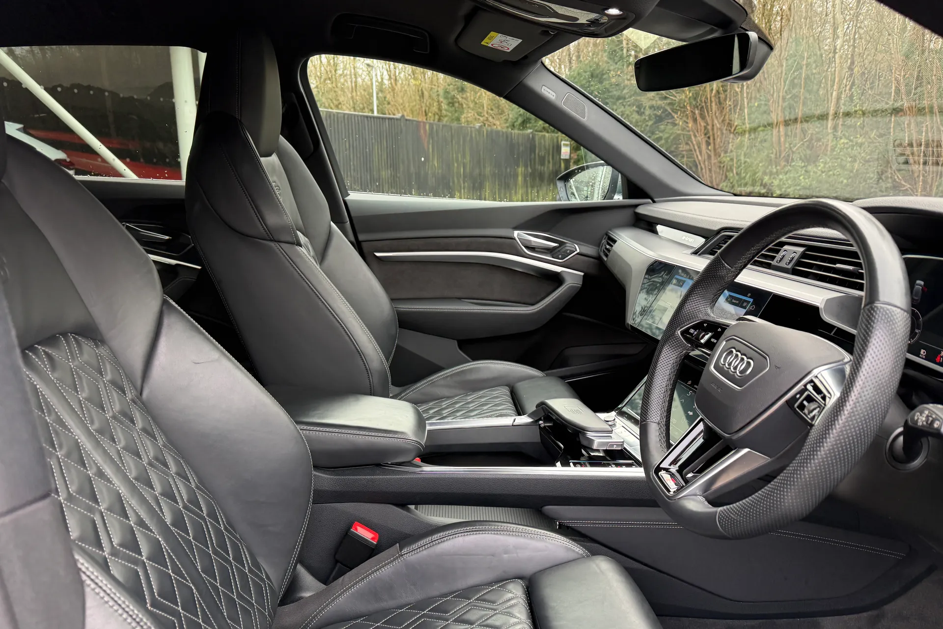 Audi e-tron thumbnail image number 25