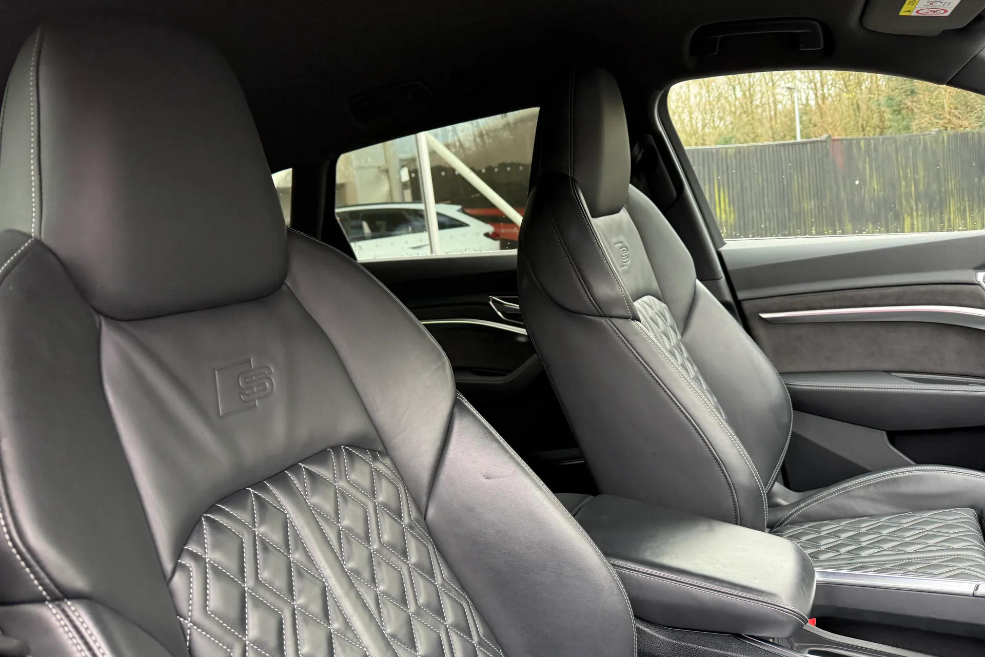 Audi e-tron thumbnail image number 24