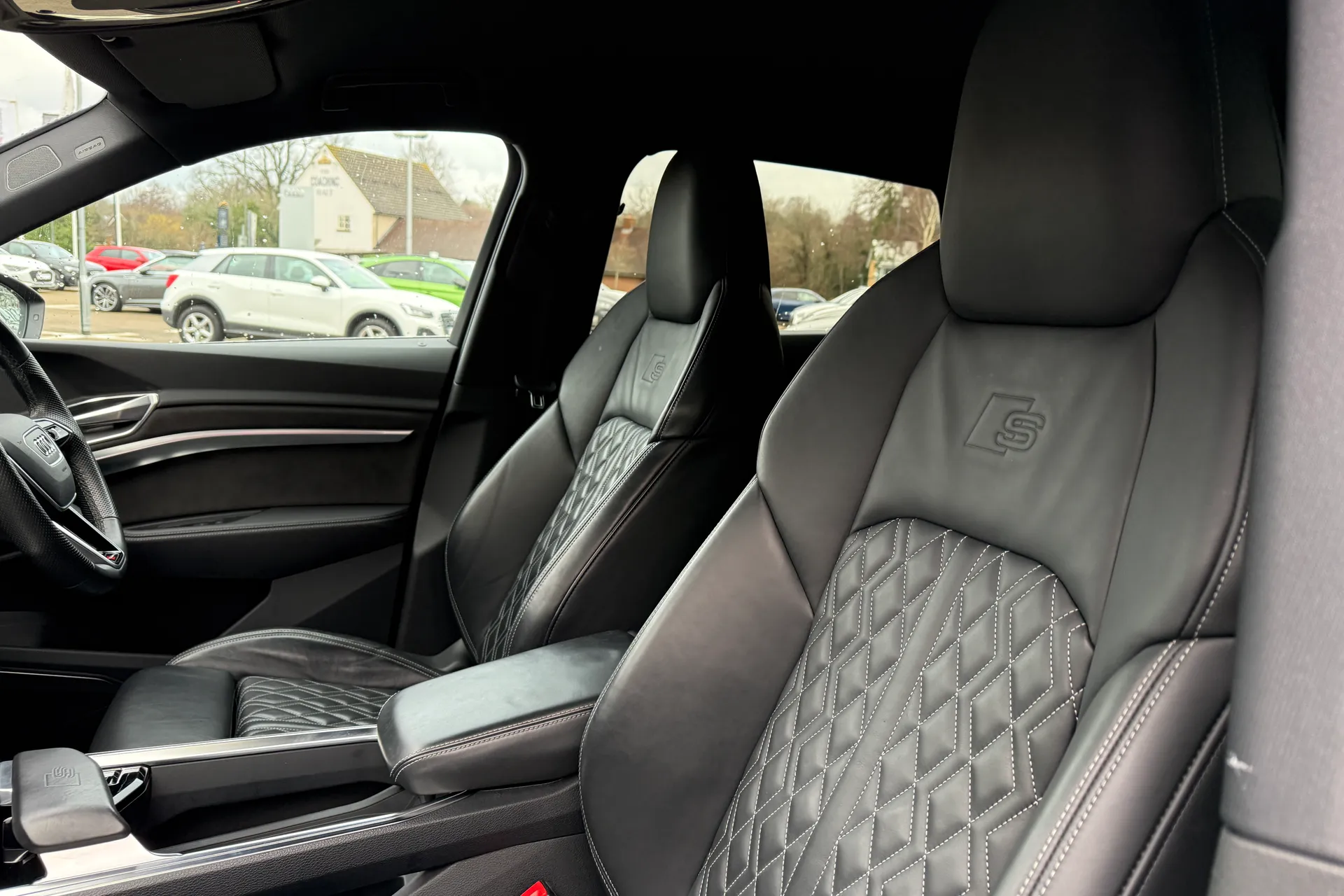 Audi e-tron thumbnail image number 50